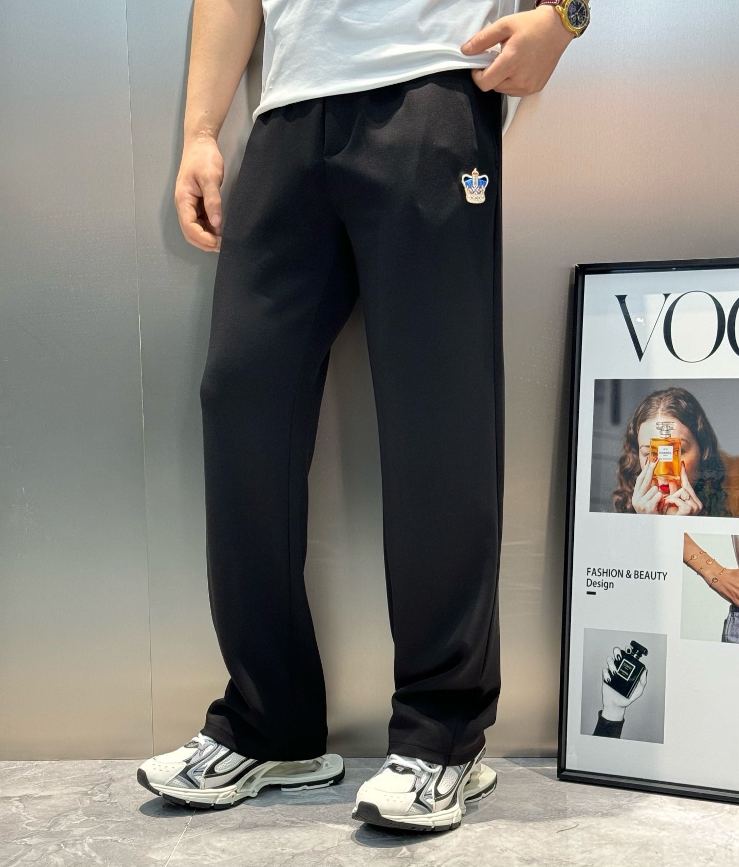 D&G杜嘉班纳25s新款休闲裤.直筒设计.采用定制铜氨丝空气层混纺面料，抗皱不粘灰抗静电，面料柔软舒适有