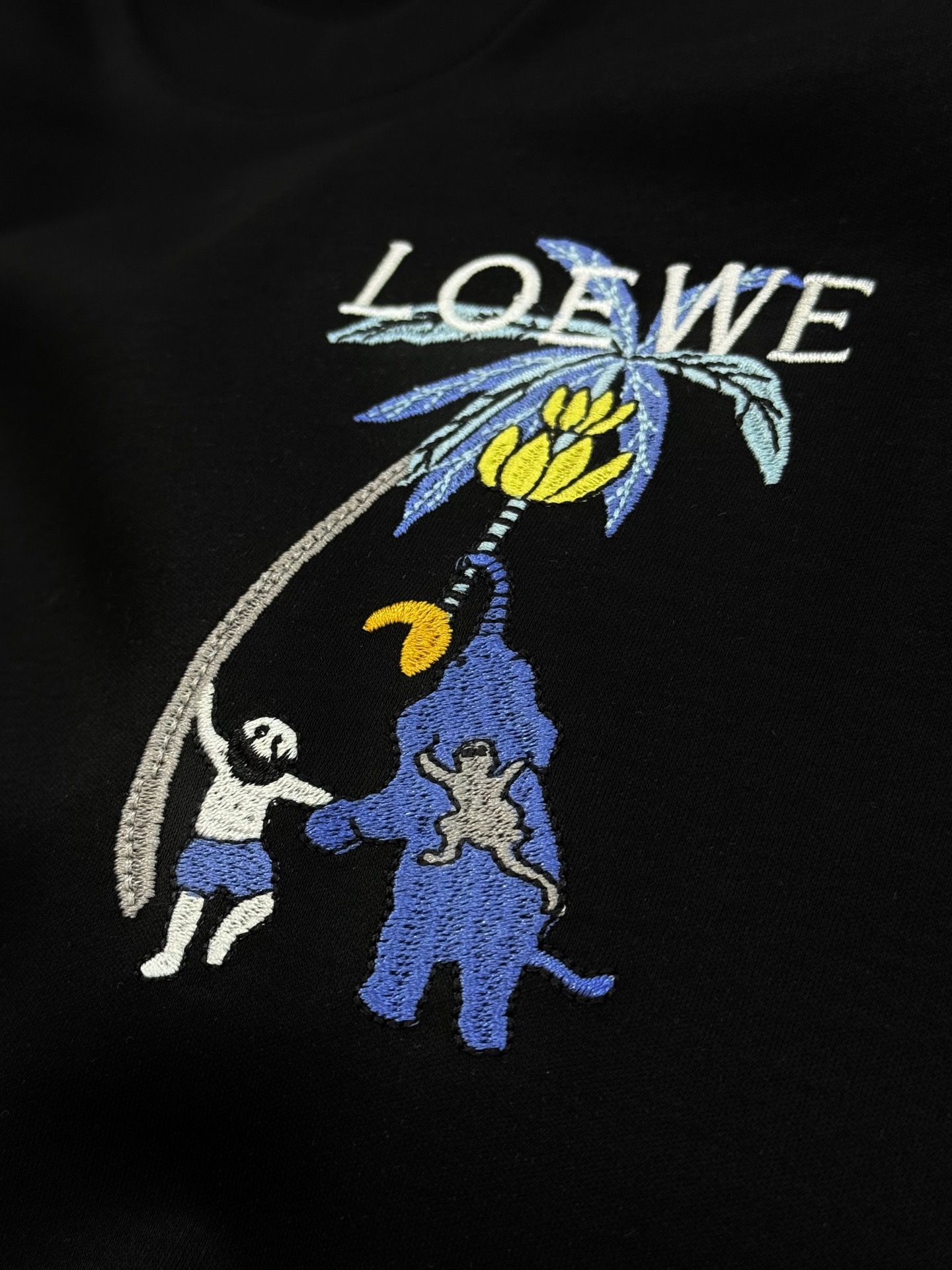 LOEW*罗意-威25s春夏新款圆领丝光短T. 悬垂感强！手感质感都极完美！最新品牌图形3D绣花设计.修