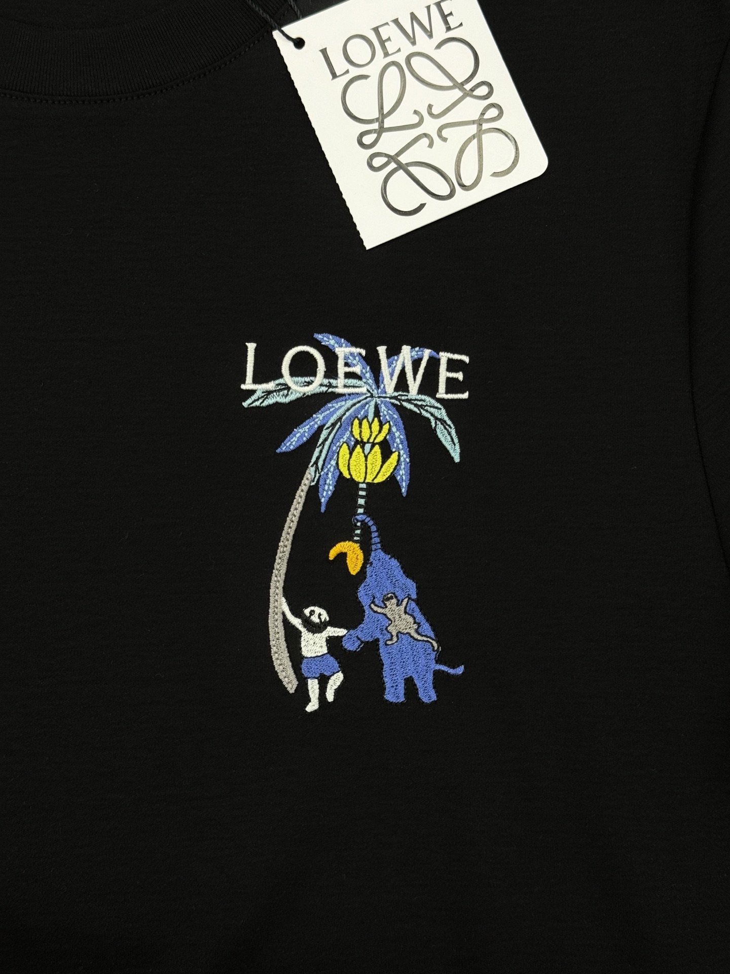 LOEW*罗意-威25s春夏新款圆领丝光短T. 悬垂感强！手感质感都极完美！最新品牌图形3D绣花设计.修