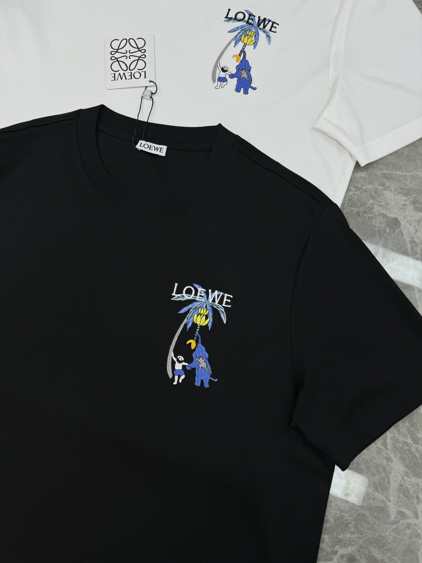 LOEW*罗意-威25s春夏新款圆领丝光短T. 悬垂感强！手感质感都极完美！最新品牌图形3D绣花设计.修