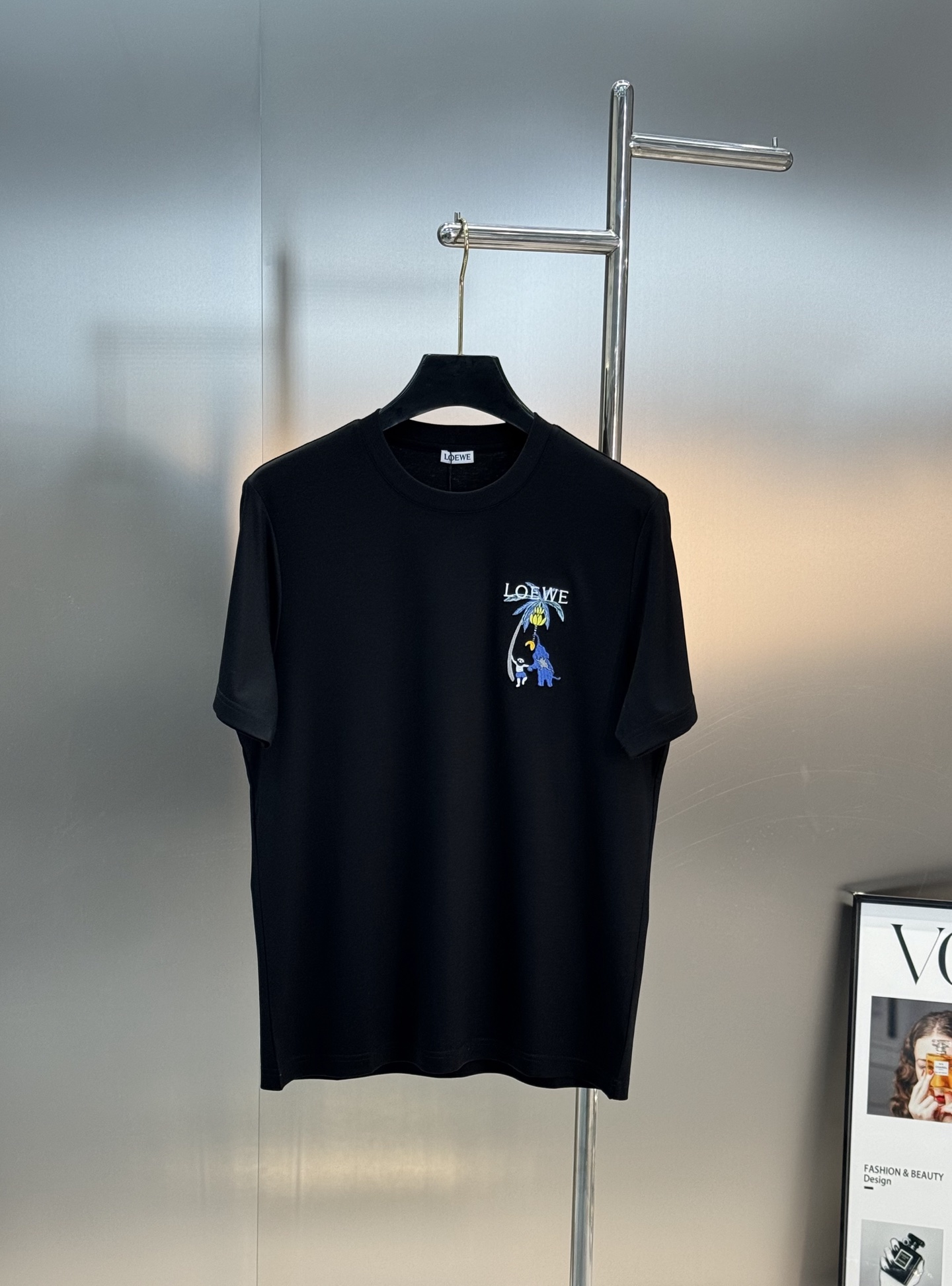 LOEW*罗意-威25s春夏新款圆领丝光短T. 悬垂感强！手感质感都极完美！最新品牌图形3D绣花设计.修