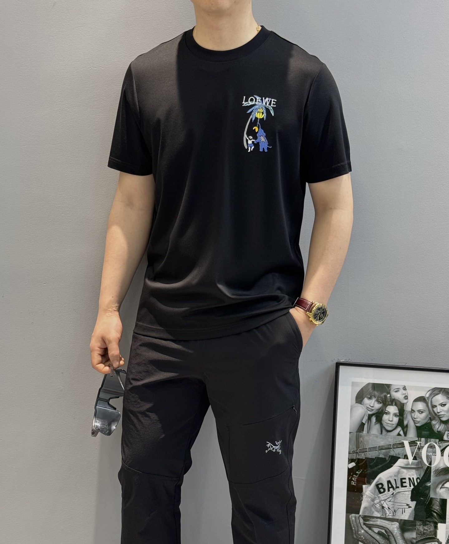 LOEW*罗意-威25s春夏新款圆领丝光短T. 悬垂感强！手感质感都极完美！最新品牌图形3D绣花设计.修