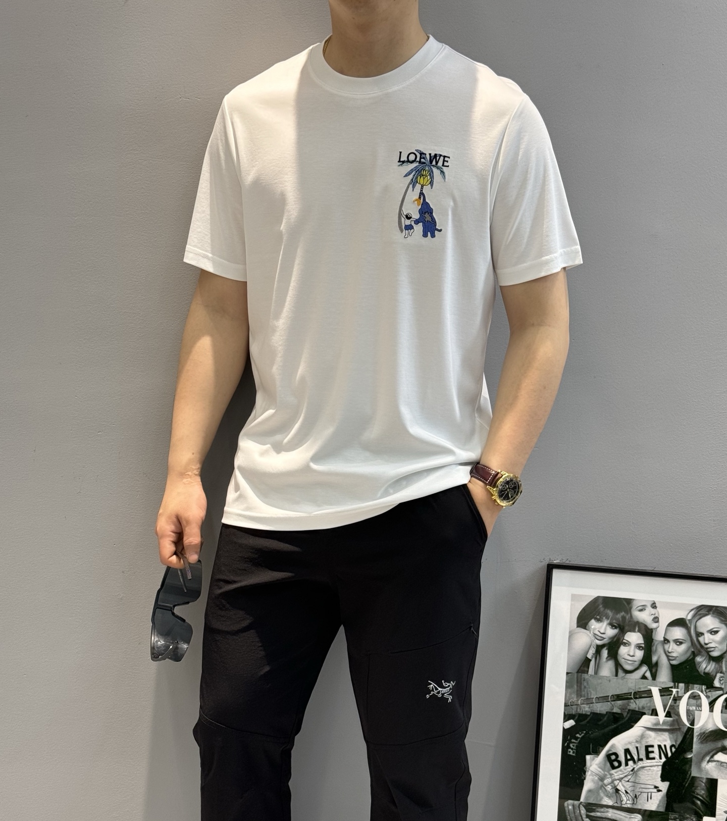 LOEW*罗意-威25s春夏新款圆领丝光短T. 悬垂感强！手感质感都极完美！最新品牌图形3D绣花设计.修