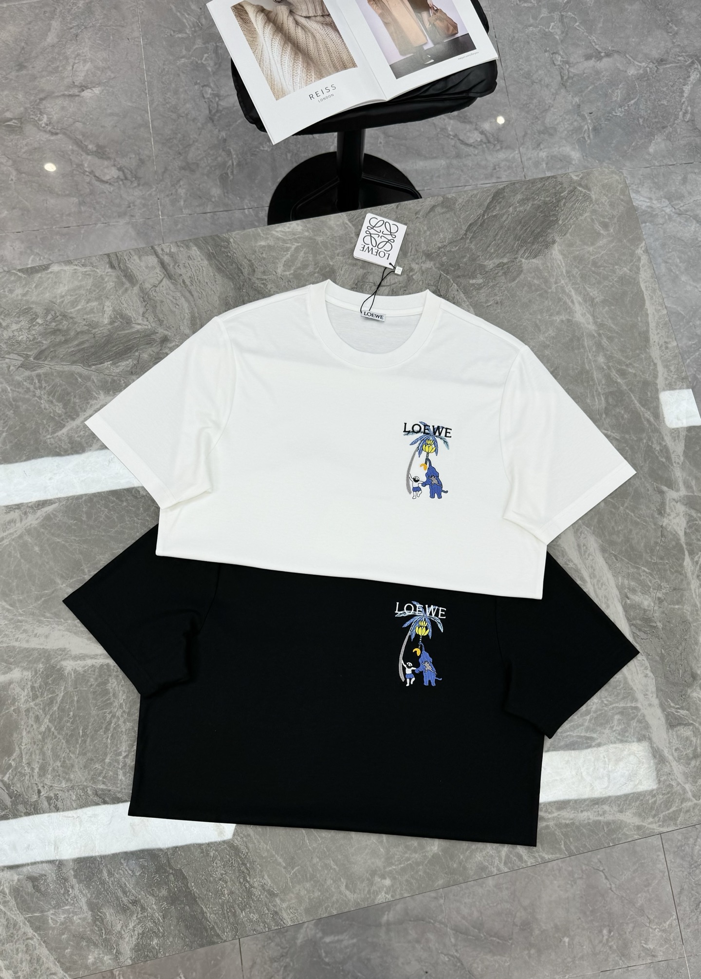 LOEW*罗意-威25s春夏新款圆领丝光短T. 悬垂感强！手感质感都极完美！最新品牌图形3D绣花设计.修