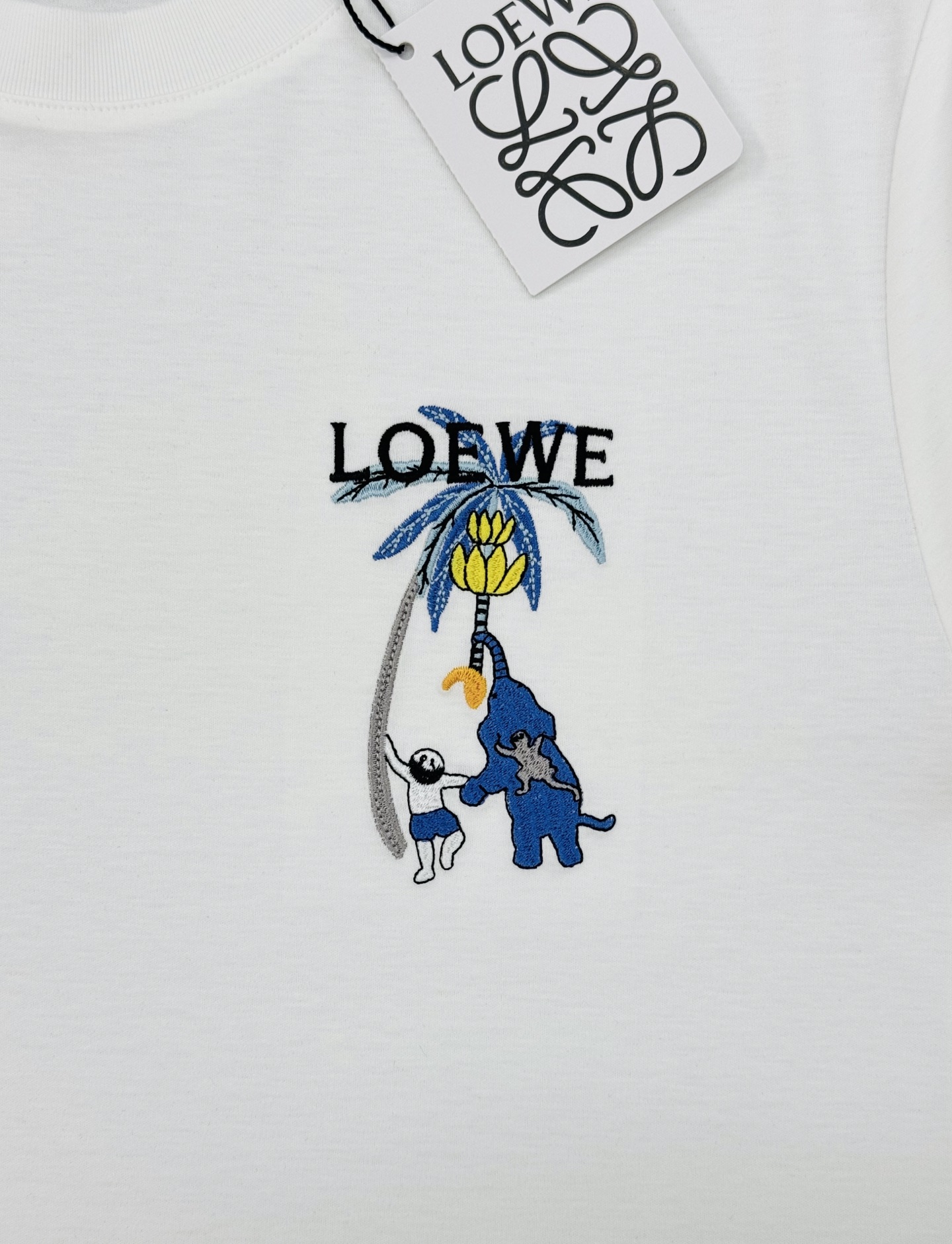 LOEW*罗意-威25s春夏新款圆领丝光短T. 悬垂感强！手感质感都极完美！最新品牌图形3D绣花设计.修