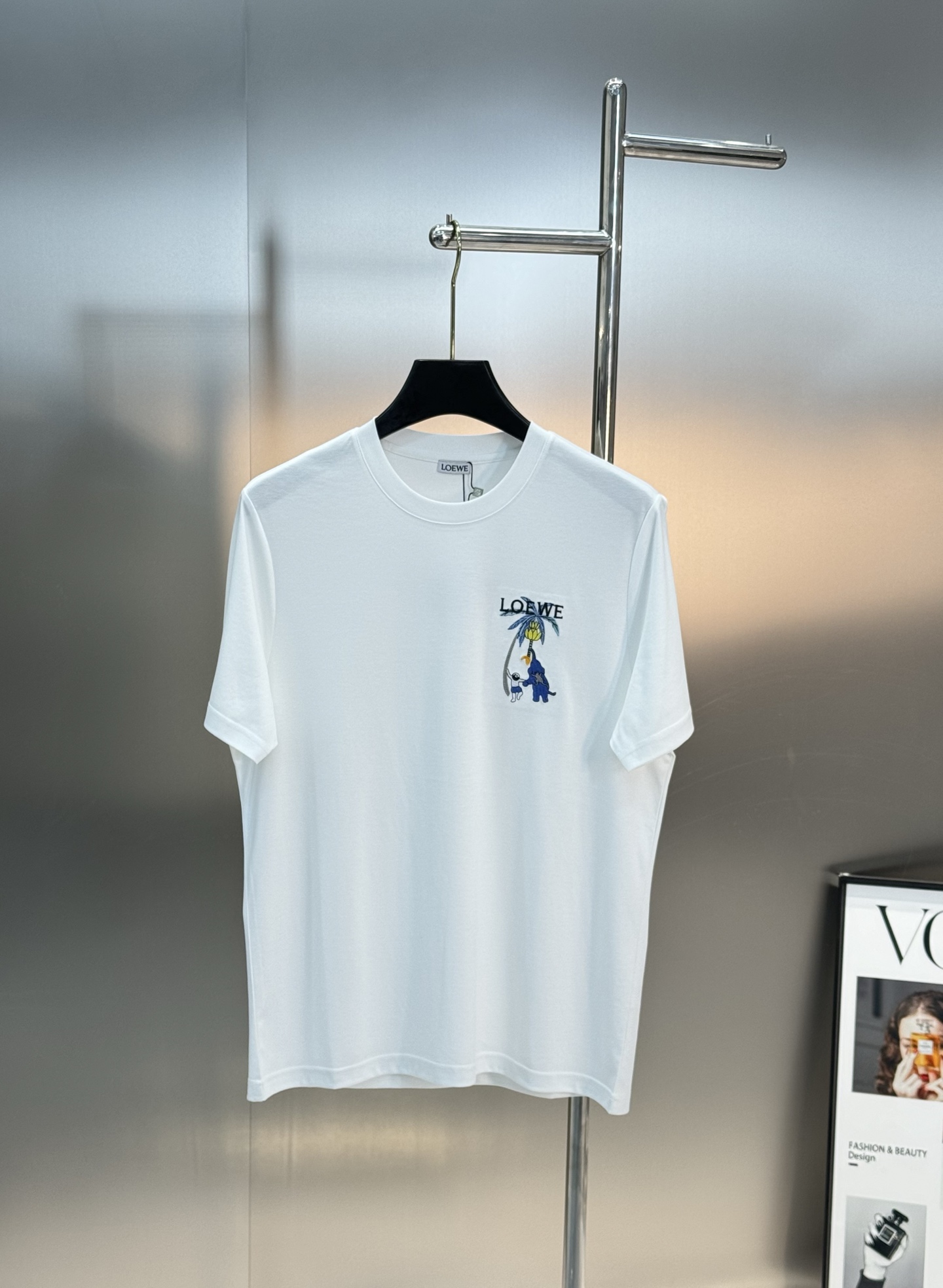 LOEW*罗意-威25s春夏新款圆领丝光短T. 悬垂感强！手感质感都极完美！最新品牌图形3D绣花设计.修