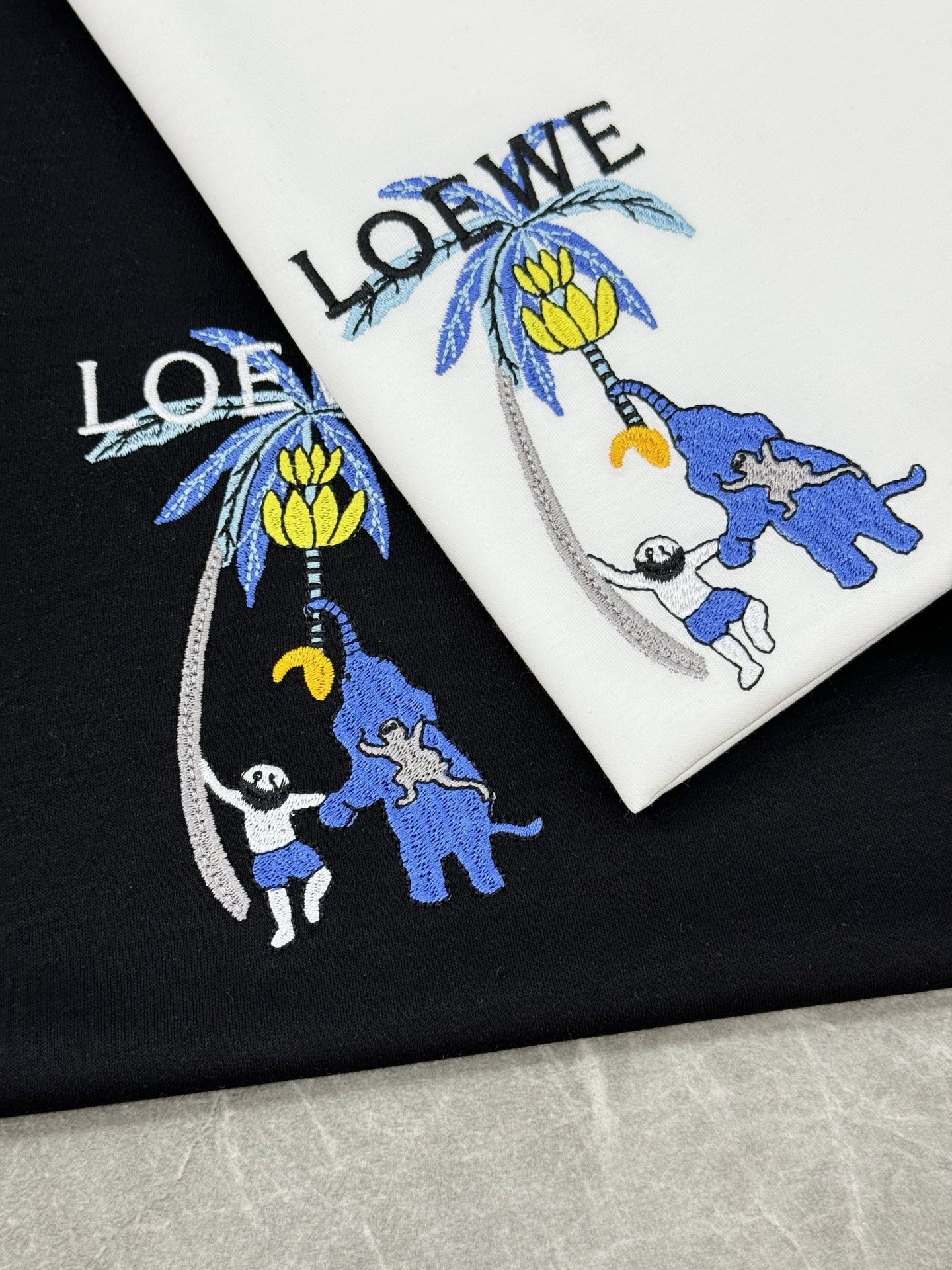 LOEW*罗意-威25s春夏新款圆领丝光短T. 悬垂感强！手感质感都极完美！最新品牌图形3D绣花设计.修