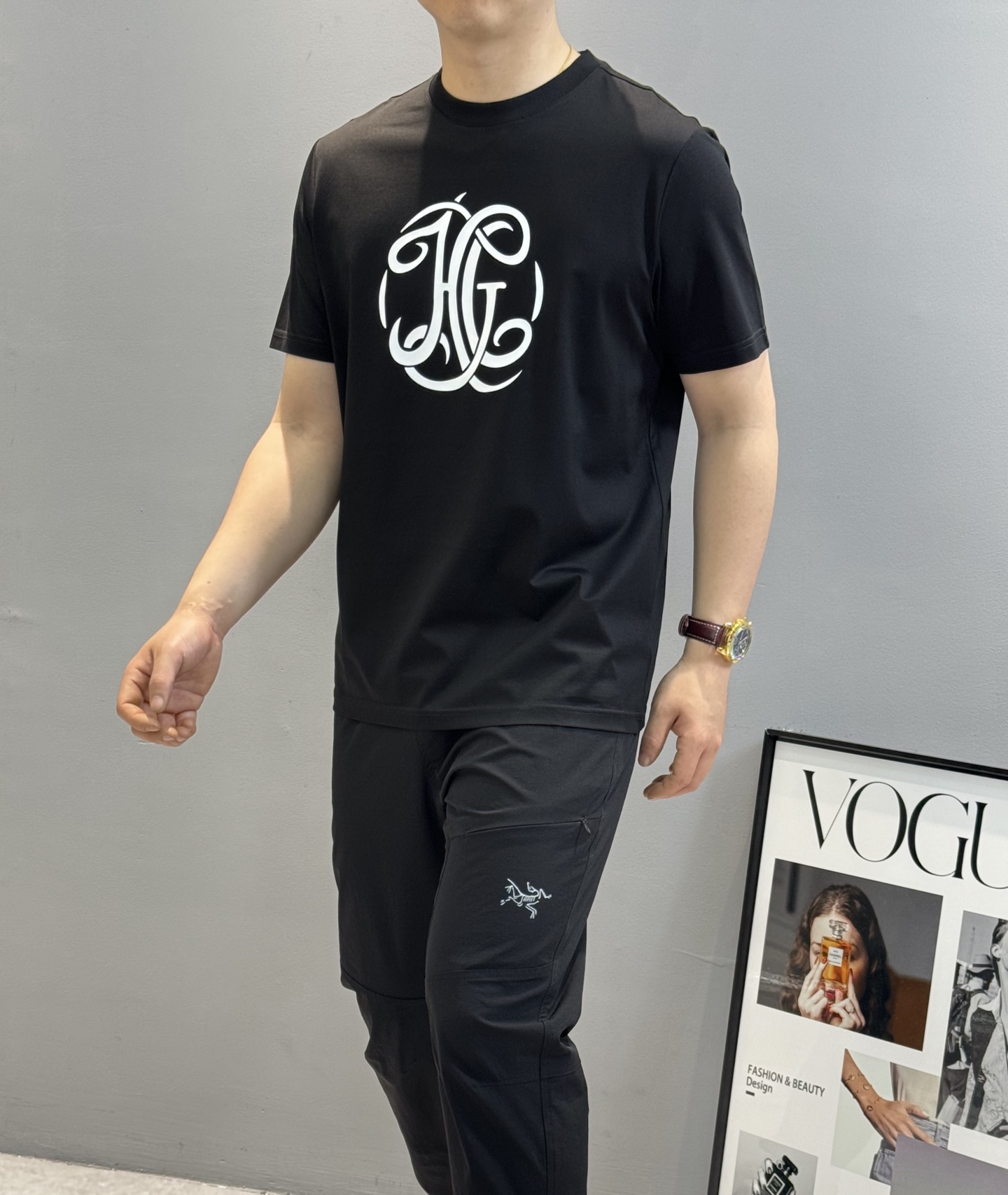 Givenchy Summer Short Sleeve T-Shirt - Breathable Silky Cotton, Slim Fit 2 i1746373924721 8538 0 0
