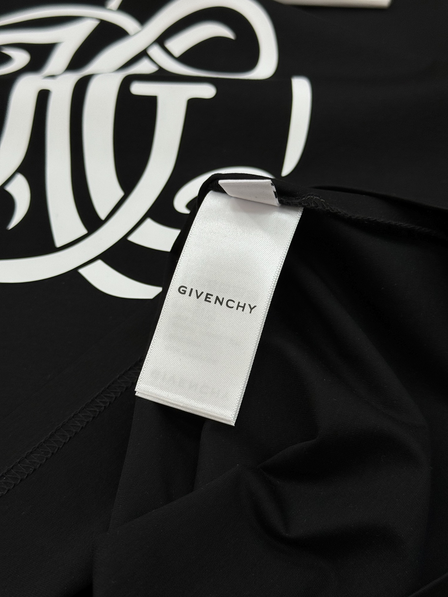 Givenchy Summer Short Sleeve T-Shirt - Breathable Silky Cotton, Slim Fit 10 i1746373924929 7421 0 8