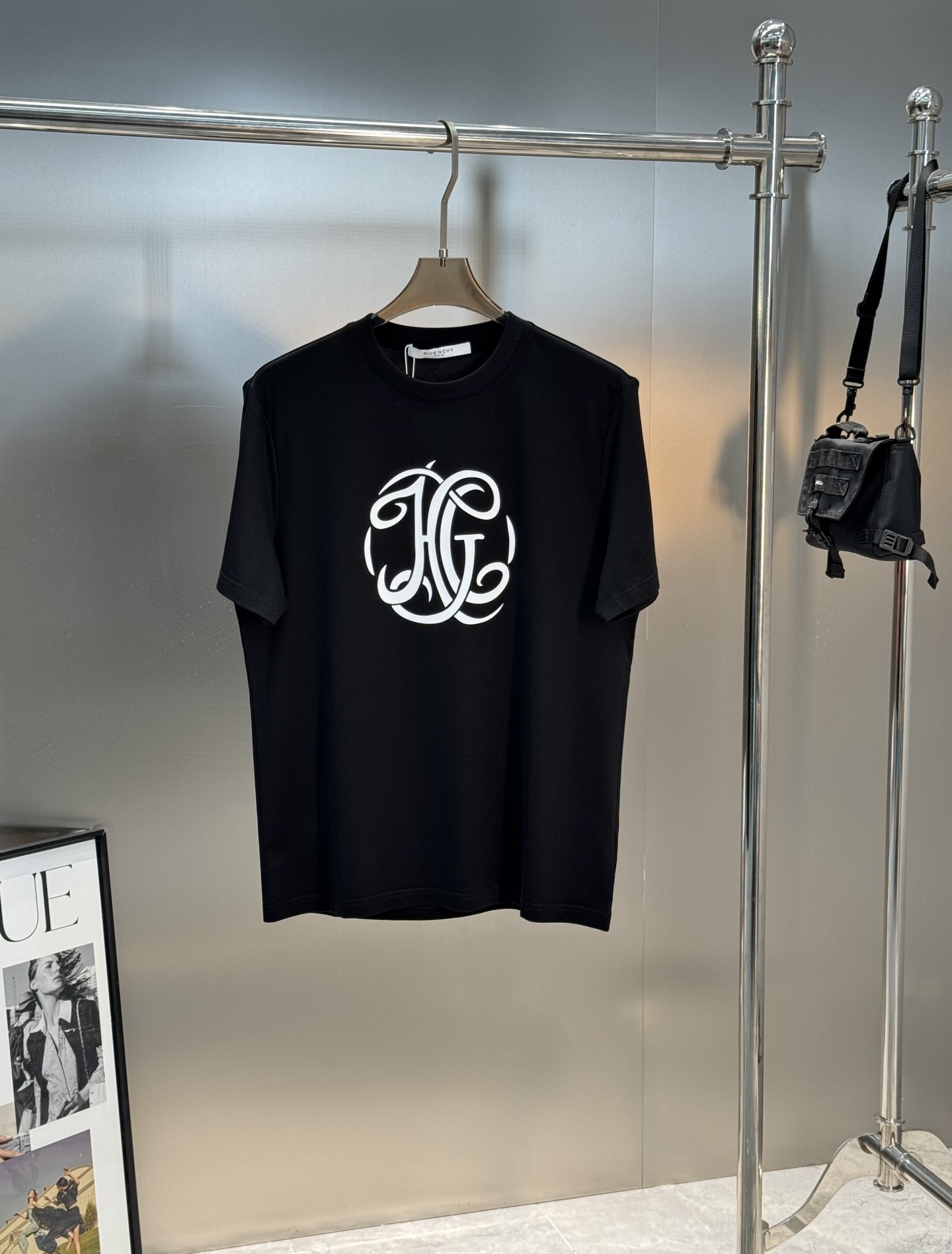 Givenchy Summer Short Sleeve T-Shirt - Breathable Silky Cotton, Slim Fit 4 i1746373926523 2300 0 2