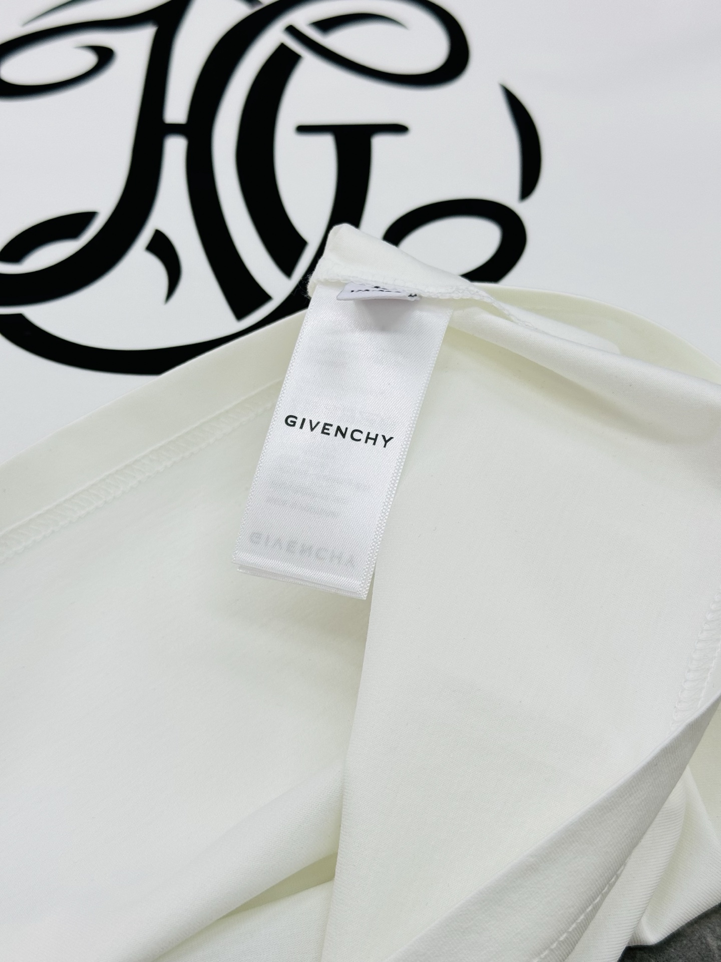 Givenchy Summer Crew Neck Short Sleeve - Comfortable & Breathable 9 i1746373968106 7210 0 9