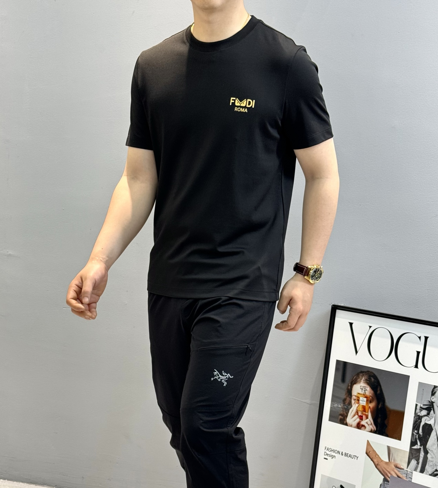 T恤FEND*I芬迪25春夏新款圆领短袖.经典FD小怪兽.高版本推荐～干净简单款式.胸前FEN DI字母