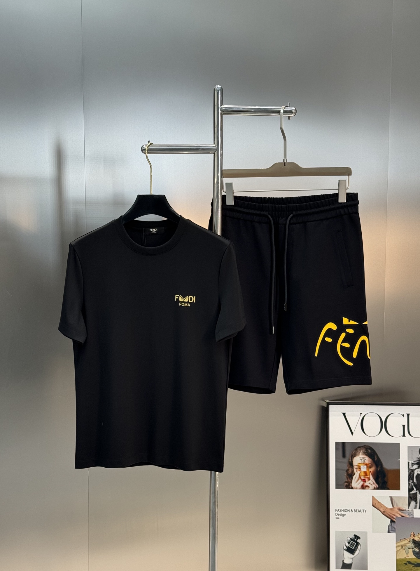 T恤FEND*I芬迪25春夏新款圆领短袖.经典FD小怪兽.高版本推荐～干净简单款式.胸前FEN DI字母