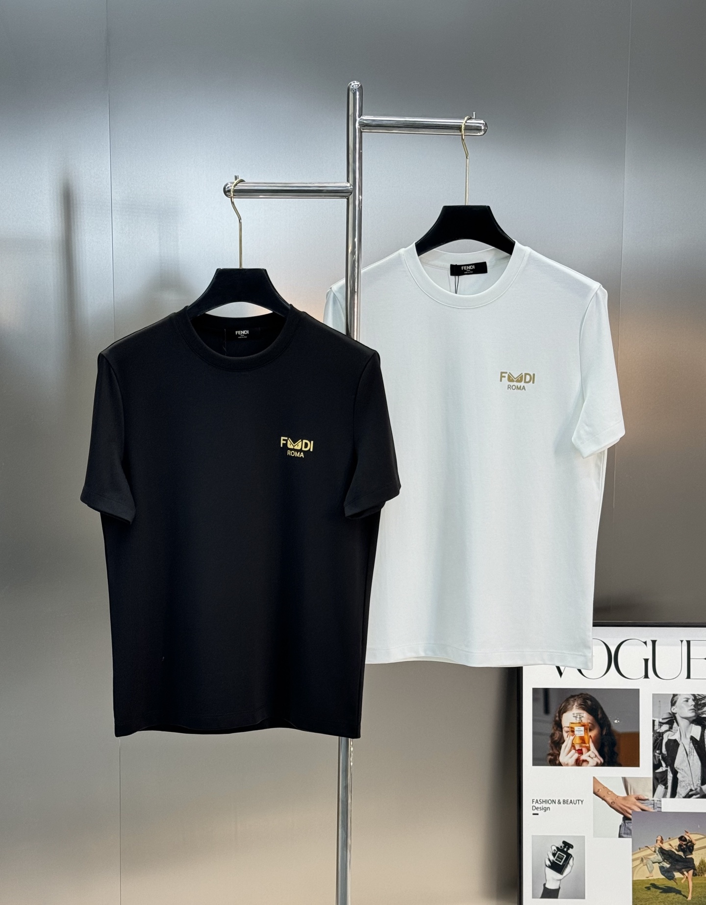 T恤FEND*I芬迪25春夏新款圆领短袖.经典FD小怪兽.高版本推荐～干净简单款式.胸前FEN DI字母