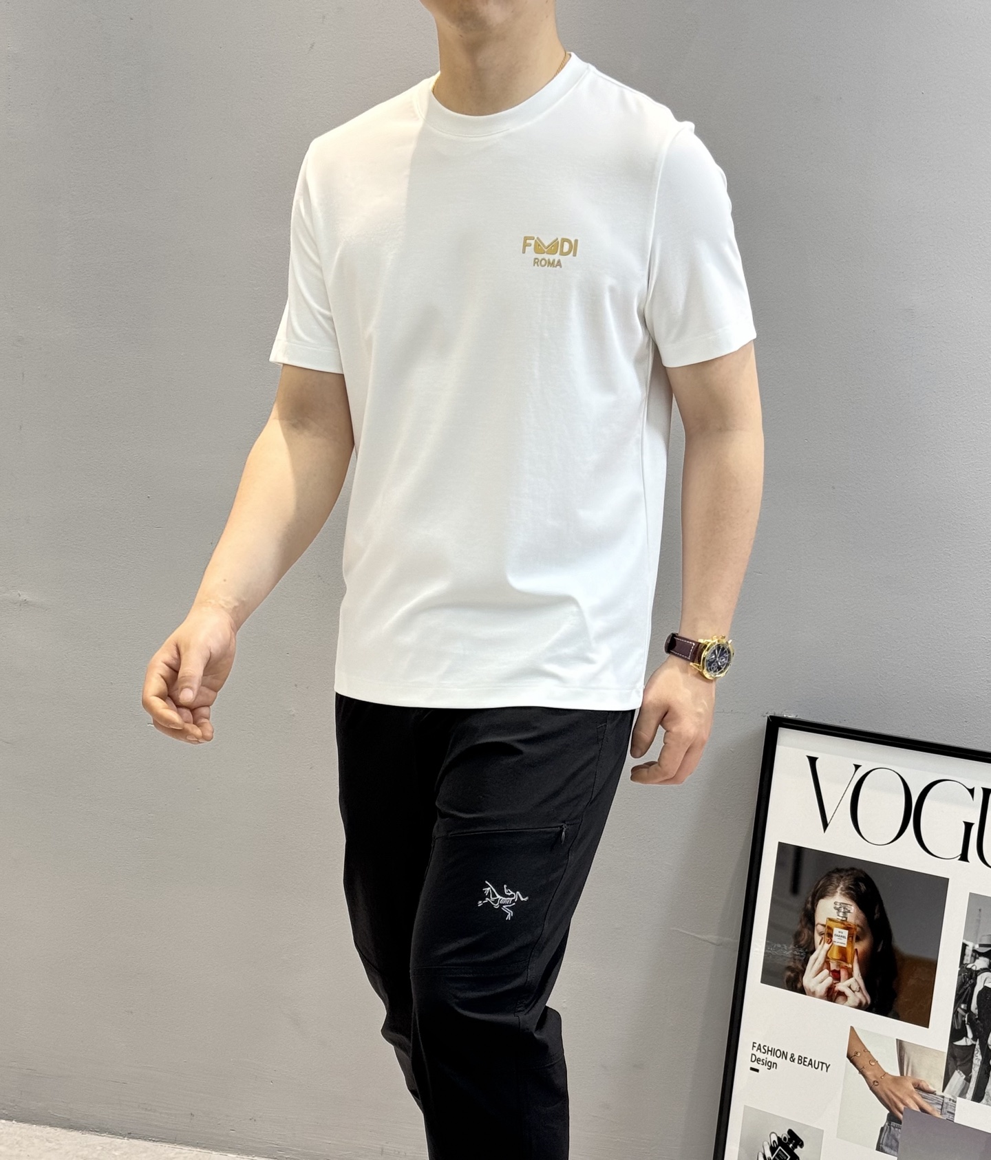 T恤FEND*I芬迪25春夏新款圆领短袖.经典FD小怪兽.高版本推荐～干净简单款式.胸前FEN DI字母