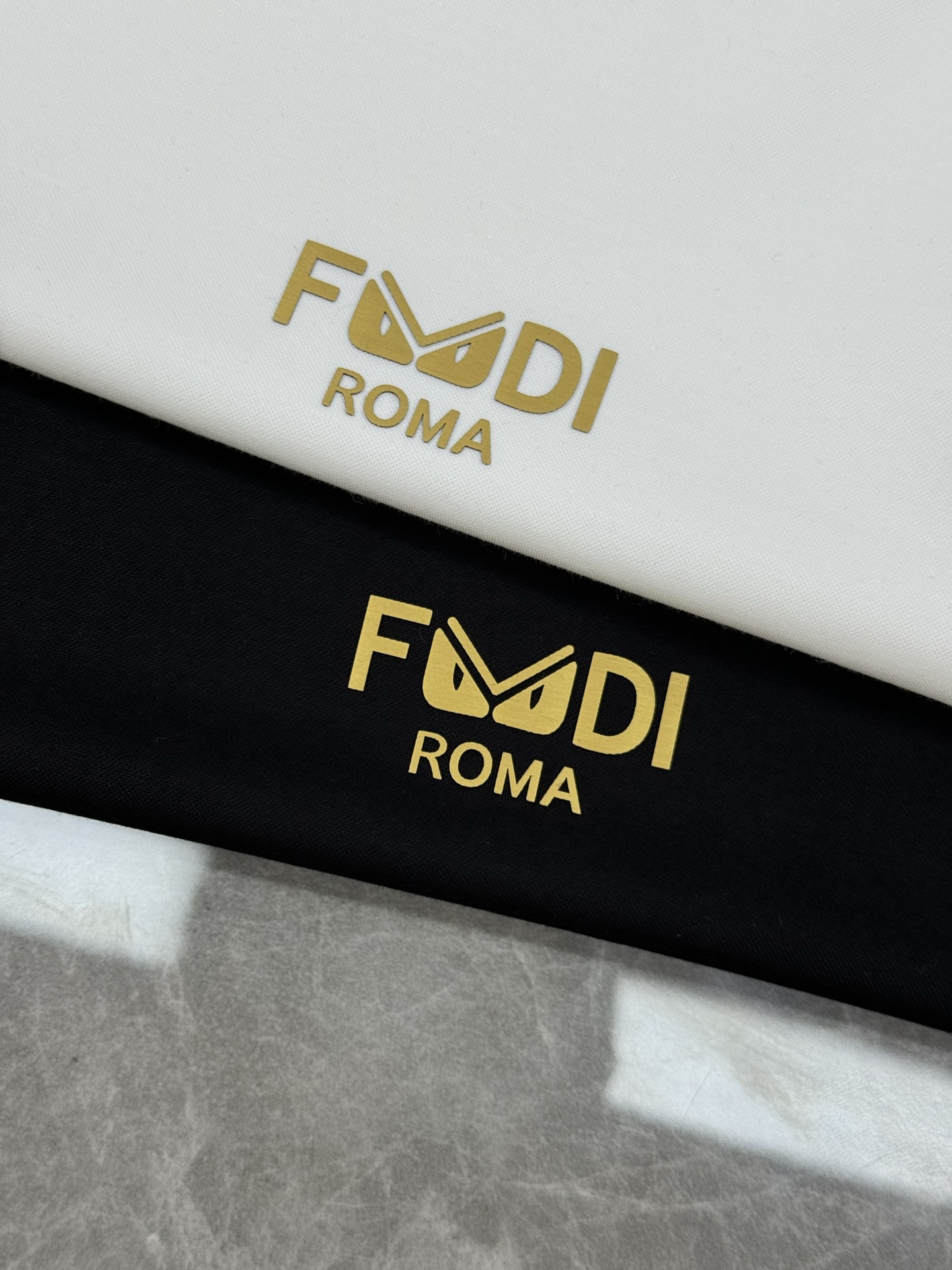 T恤FEND*I芬迪25春夏新款圆领短袖.经典FD小怪兽.高版本推荐～干净简单款式.胸前FEN DI字母