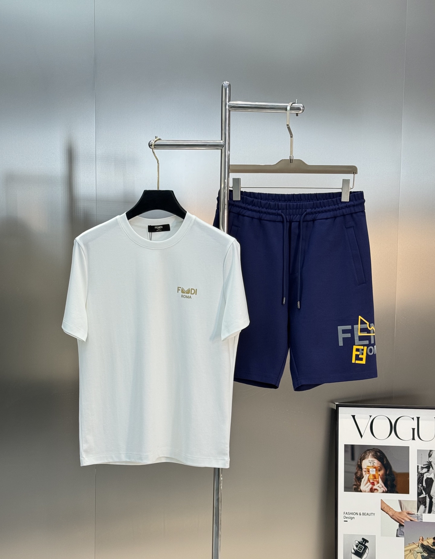 T恤FEND*I芬迪25春夏新款圆领短袖.经典FD小怪兽.高版本推荐～干净简单款式.胸前FEN DI字母