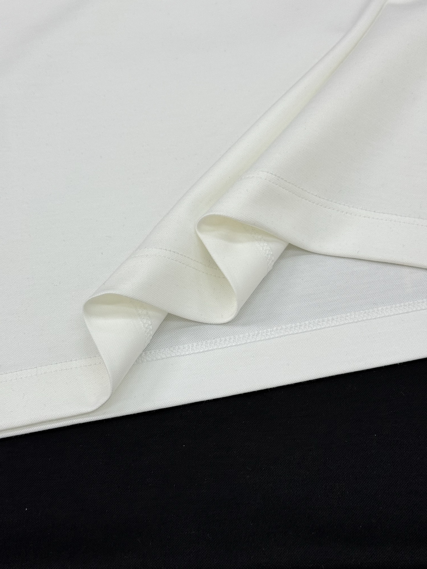 T恤FEND*I芬迪25春夏新款圆领短袖.经典FD小怪兽.高版本推荐～干净简单款式.胸前FEN DI字母