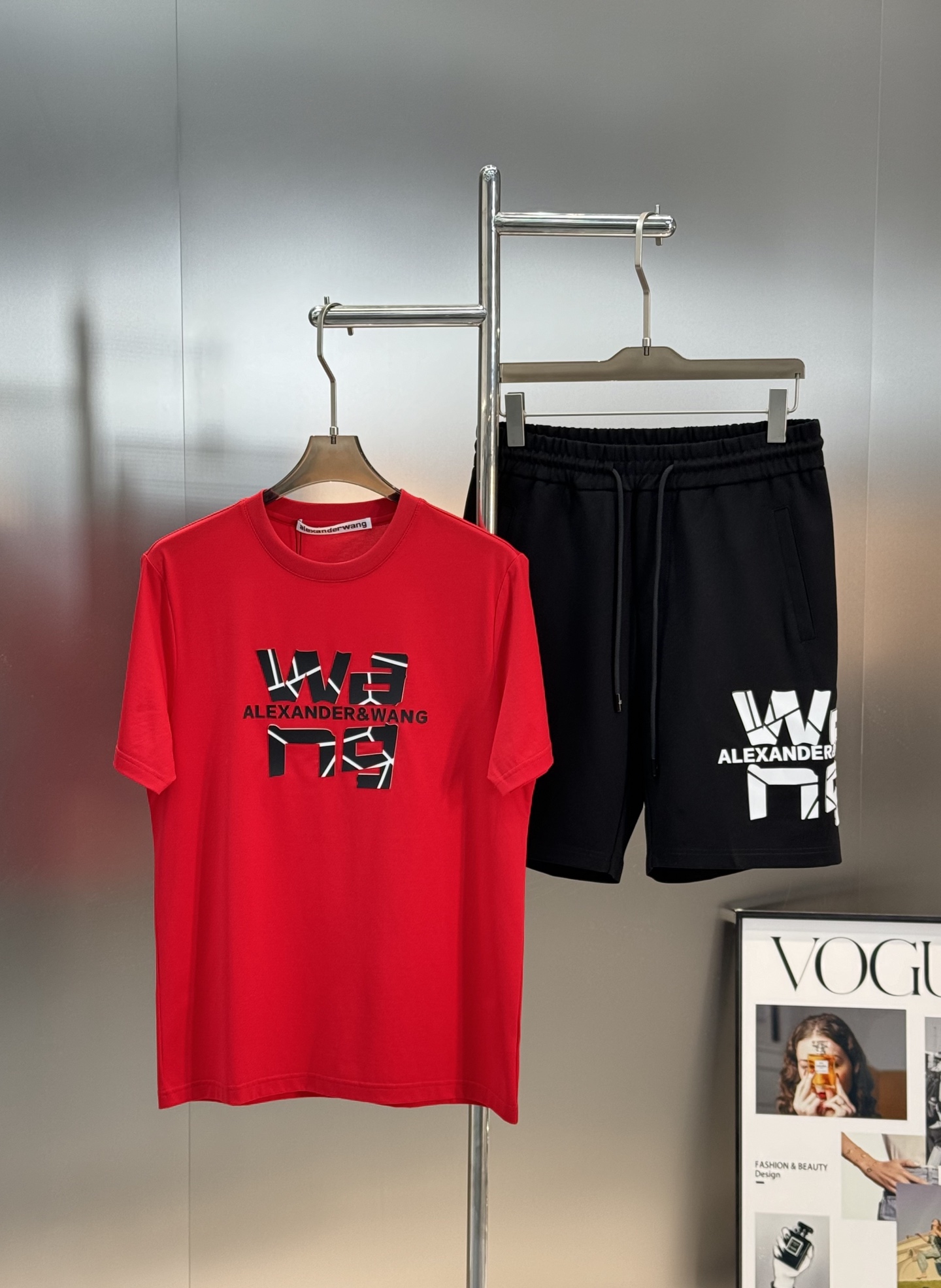 NO:522867,T-shirt, shorts alexanderwang Alexanderwang 25s summer new five-point shorts!  It can be matched with T-shirts in a complete set. Recommended hot products!  The perfect Wang letter burst printing design on the side is perfectly enriched everyone's visual sense!  Fashionable and beautiful!  The regular version has a great effect!  And it has super breathable performance!  A must-have item in men's wardrobe. Three-standard and high-end brocade cotton air-layer fabric. Comfortable and soft, quite wide and stylish!  Color white. Black. Number of code M-3XL/29-36 (S and 4Xl can be customized)/140 jin recommended L, alexander wang, shorts, tees, t-shirt, alexander wang19860909T恤,短裤 alexanderwang亚历山大王25s夏季新款五分短裤！可配套T恤成套搭配.爆款推荐！侧身完美Wang字母爆裂感印花设计,完美的丰富大家的视觉感！时尚又好看！常规版型效果超赞！而且透气性能超强！男士衣橱里必备的单品.三标齐.高端锦棉空气层面料.舒适柔软.挺阔有型！颜色白色.黑色.码数M-3XL/29-36（S和4Xl可订做）/140斤建议L,,alexander wang,shorts,tees，t-shirt,alexander wang,Men's clothing