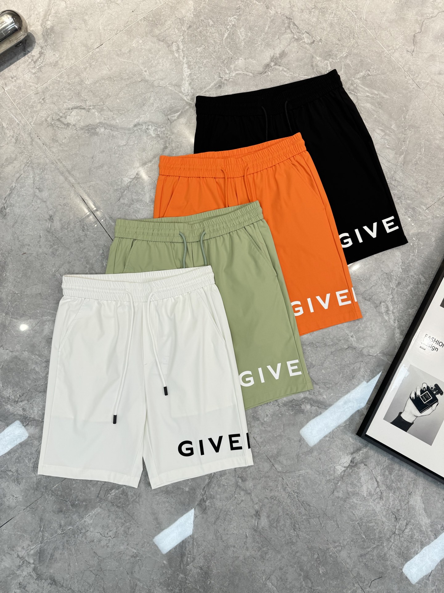 NO:522873,T-shirt, shorts Givenchy 25s shorts!  New letter graphic logo. It can be worn in a set of T-shirts. It is simple and high-end, clean and neat. Fashionable and trendy. High-density ice-like and light fabrics on all sides. The upper body is unrestrained, comfortable and breathable. The same style as men and women!  The colors are black, white, orange, light green, and three are in line!  Code number M-3XL/29-36 (4XL can be customized)/jin suggestion L, given, given, given, shorts,tees,t-shirt,alexander wang19860909T恤,短裤 Givenchy纪梵希25s五分短裤！新款字母图形标识.可搭配T恤成套穿着.简单高级.干净利索.时尚潮流.高密冰感四面弹轻薄面料.上身无束缚感,舒适透气.男女同款！颜色黑色.白色.橘色.浅绿.三标齐！码数 M-3XL/29-36（4XL可订做）/斤建议L,,givenchy,givenchy,shorts,tees，t-shirt,alexander wang,Men's clothing