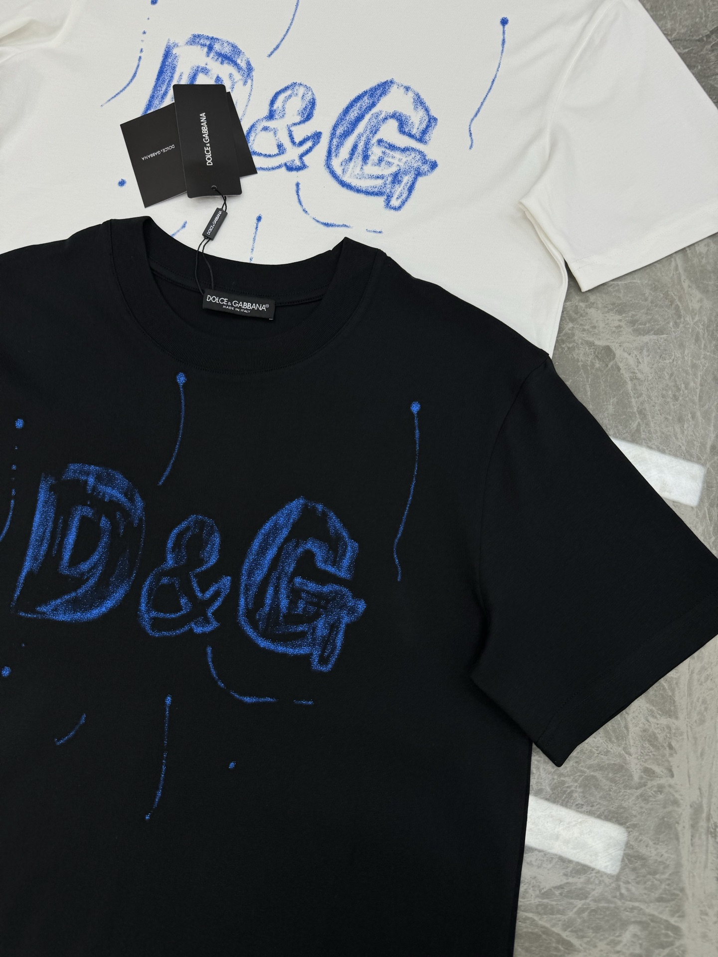 
D&G*杜嘉-班纳25s新款圆领T恤.男女同款！新品推荐.高端字母数码印花精致细腻，品牌字母图形经典呈