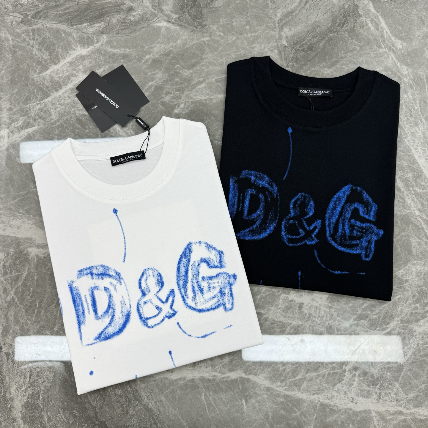 
D&G*杜嘉-班纳25s新款圆领T恤.男女同款！新品推荐.高端字母数码印花精致细腻，品牌字母图形经典呈