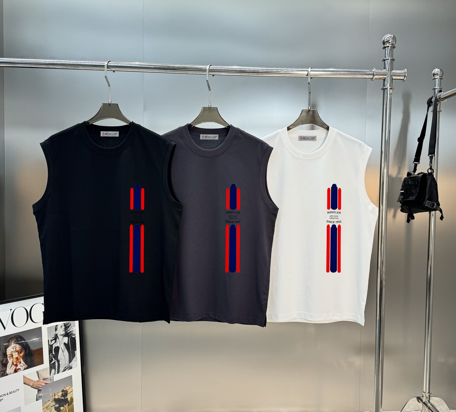 NO:162095,Moncle* 25s new ice cotton vest simple basic style. Brand letter logo printing design. It is matched with classic blue, white and red colors. Three-dimensional design. It is clean, refreshing, simple and generous. Recommended products for unlimited age [Fireworks] 240g ice cotton fabric. It is comfortable and breathable. Cool and pleasant. Color black, white, gray. S-3XL micro-expanded version!  (175/145 jin recommended L), christian louboutin, Moncler, alexander wang19860909Moncle*蒙口25s新款冰棉背心简单基础款.品牌字母logo印花设计.搭配经典蓝白红三色相间.立体设计.干净清爽简单大方.不限年龄的单品推荐[烟花]240g冰棉面料.舒适透气.凉爽宜人.颜色黑色.白色.灰色.码数S-3XL微扩版型！（175/145斤建议L）,,christian louboutin,Moncler,alexander wang,Men's clothing