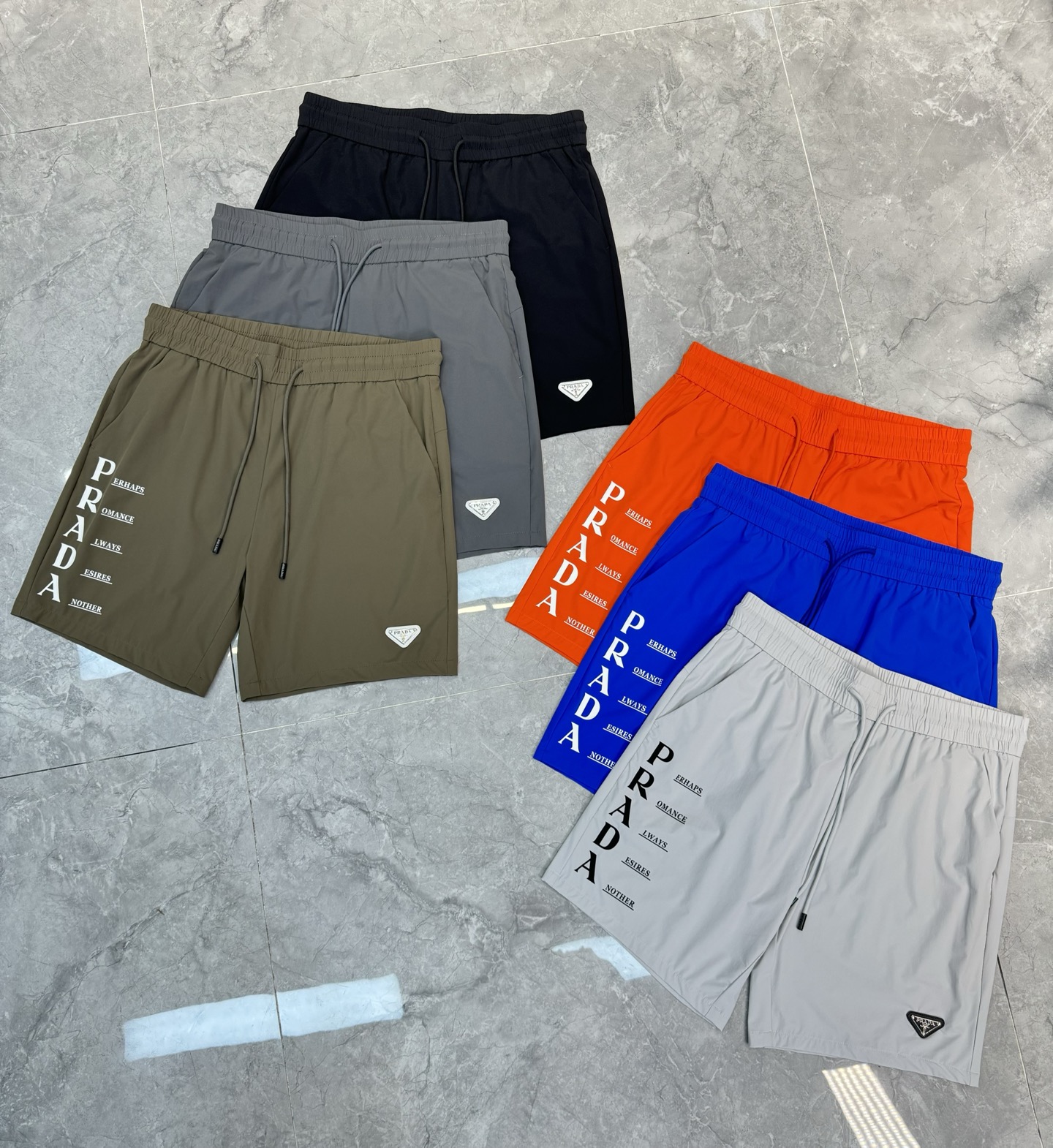 NO:522876,Shorts PRAD* Prada 25s quick-drying sports and casual shorts beach pants surfing pants complete set without worries!  High order recommendation!  These shorts are soft and can keep them refreshing and comfortable in hot summers. The fabric is light and durable and super silky!  Super fun!  It's really super nice and easy to wear!  Classic triangle oh oh iron mark original craftsmanship. PRADA letter logo reduces age and is fashionable. The styles and colors are very rich. Whether you go up and down the mountains and seas or on the streets of the city, you can meet your outfit needs. The king of outdoor versatile style, loose style. Let you do whatever you want!  Color black, light gray, orange, color blue, dark gray, military green. S-3XL/28-38 loose version (/140 jin recommended M), prada, prada, shorts, alexander wang19860909短裤 PRAD*普拉达25s速干运动休闲短裤沙滩裤冲浪裤成套搭配无烦恼！高订款推荐！这款短裤材质柔软,炎热的夏天也能保持清爽舒适.面料轻盈耐用,超级丝滑！超弹！真的超级好看又好穿！经典三角哦哦铁标原版工艺搭配.PRADA字母标识减龄又时尚.款式颜色很丰富,无论上山下海还是城市街头,都可以满足你的穿搭需求～户外百搭之王,宽松版型.让你随心所欲！颜色黑色.浅灰.桔色.彩蓝.深灰.军绿.码数S-3XL/28-38宽松版型（/140斤建议M）,,prada,prada,shorts,alexander wang,Men's clothing