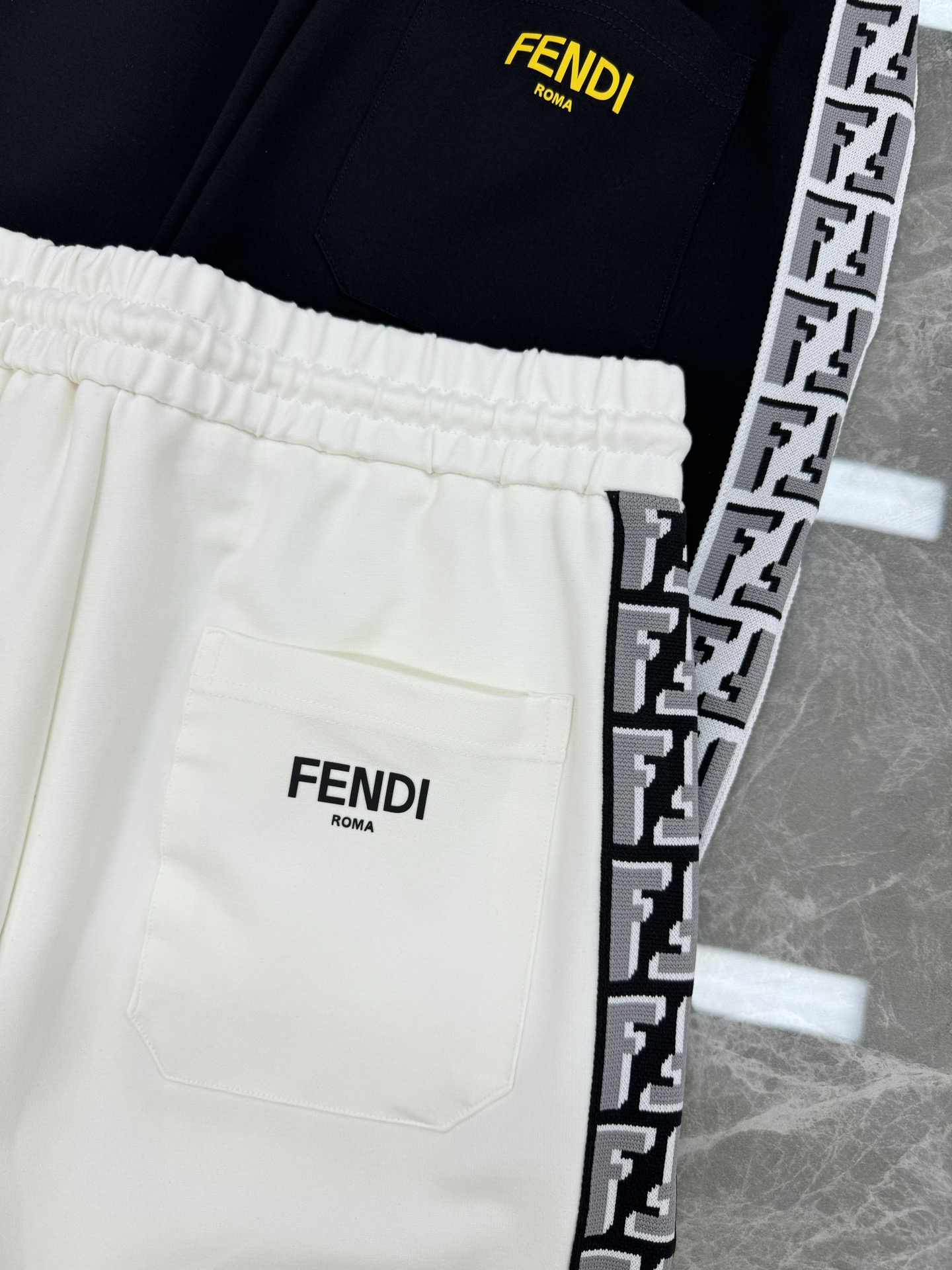 短袖 短裤
FEND*芬-迪25s新款夏季休闲五分短裤.男女同款！经典小怪兽眼睛皮牌设计.新款FF织带简