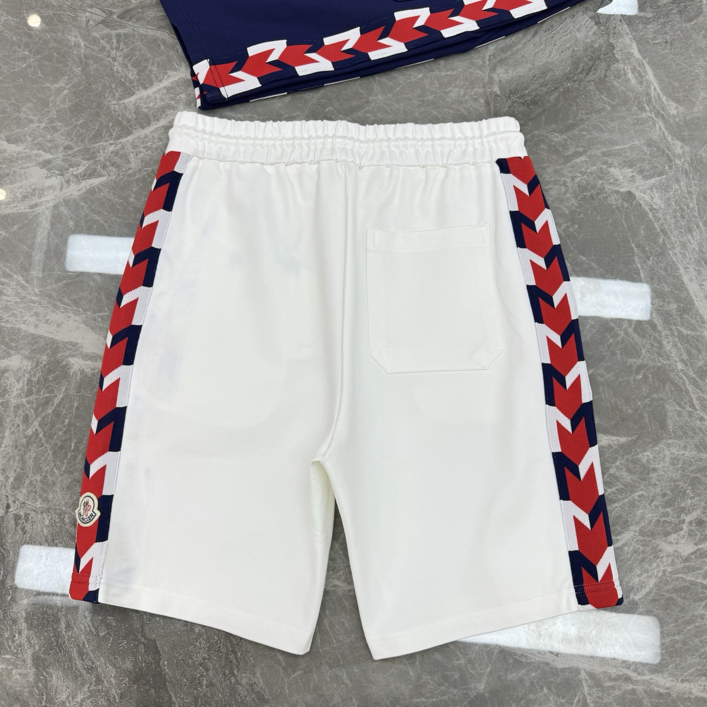 
Moncle*r蒙口25s潮牌五分短裤.超高品”2025新款运动套装.男女同款！休闲运动风格.经典大牌