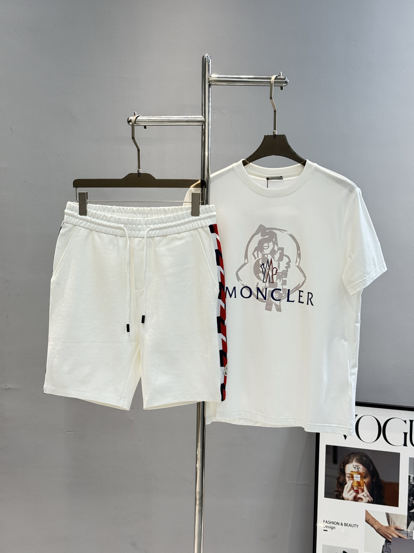 
Moncle*r蒙口25s潮牌五分短裤.超高品”2025新款运动套装.男女同款！休闲运动风格.经典大牌