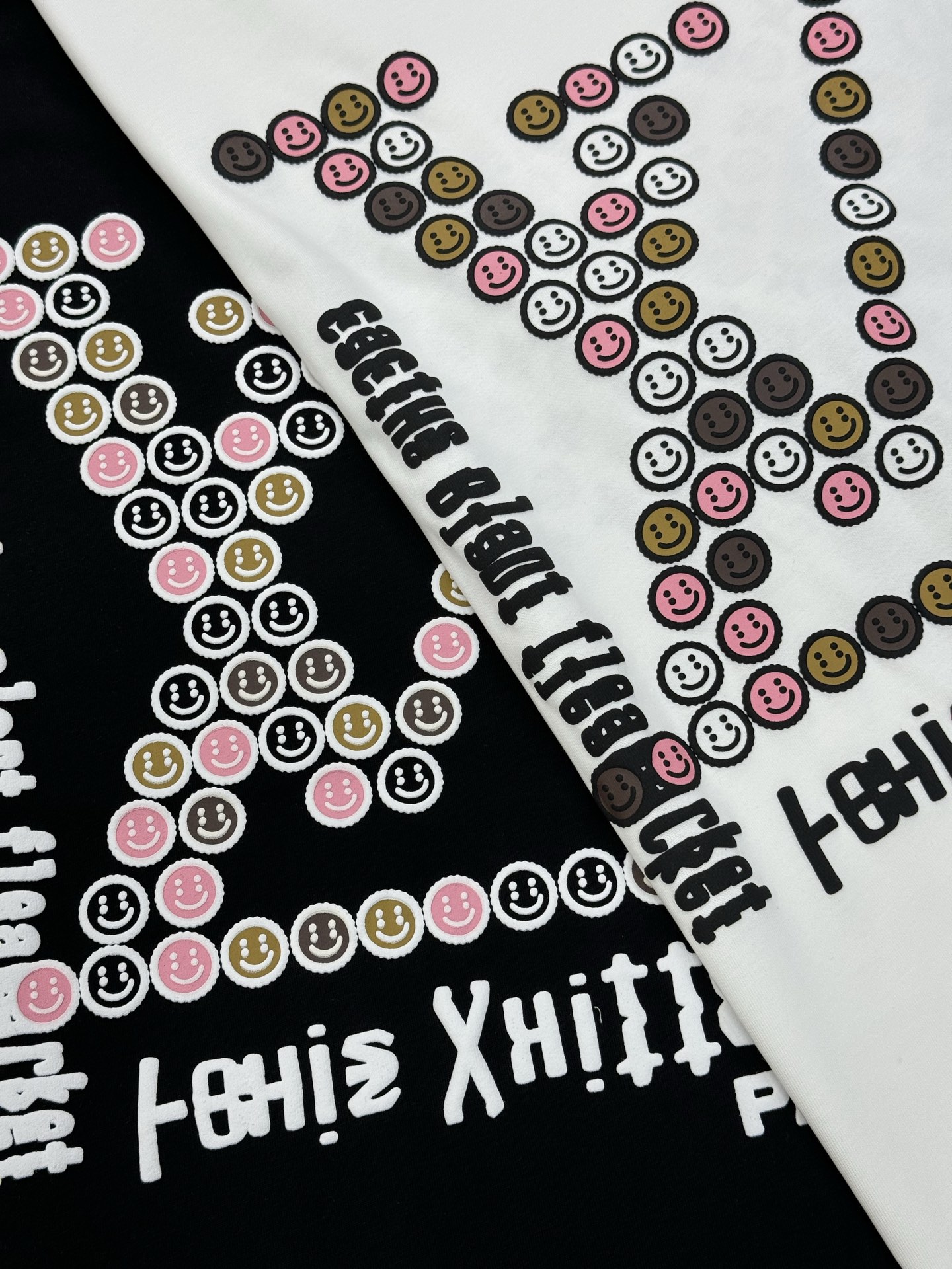 
驴牌*25s新款T恤.男女同款！丝光棉烫画工艺.品牌字母图形打造.时尚好看.潮男时尚感强.干净清爽简单