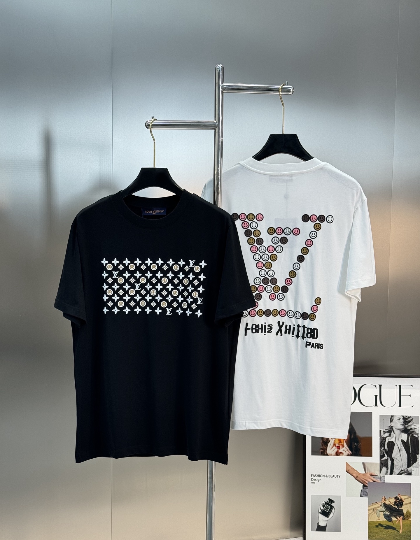 
驴牌*25s新款T恤.男女同款！丝光棉烫画工艺.品牌字母图形打造.时尚好看.潮男时尚感强.干净清爽简单