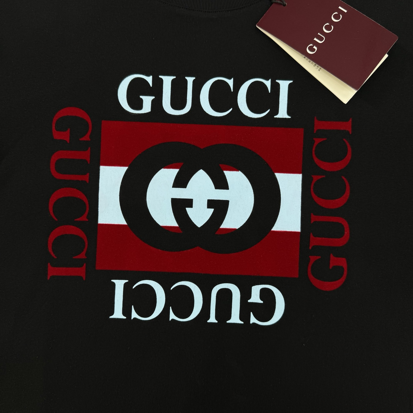 
        GUCC*潮牌25s新款圆领T恤.男女同款～潮人必备！胸前定制品牌图形烫画工艺.色彩减
