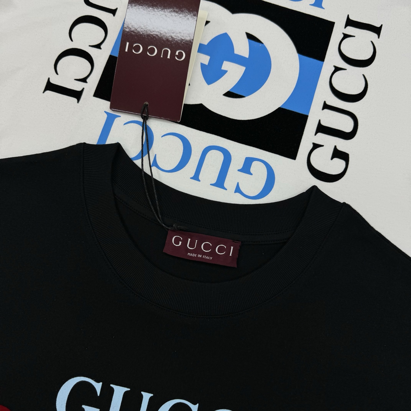 
        GUCC*潮牌25s新款圆领T恤.男女同款～潮人必备！胸前定制品牌图形烫画工艺.色彩减