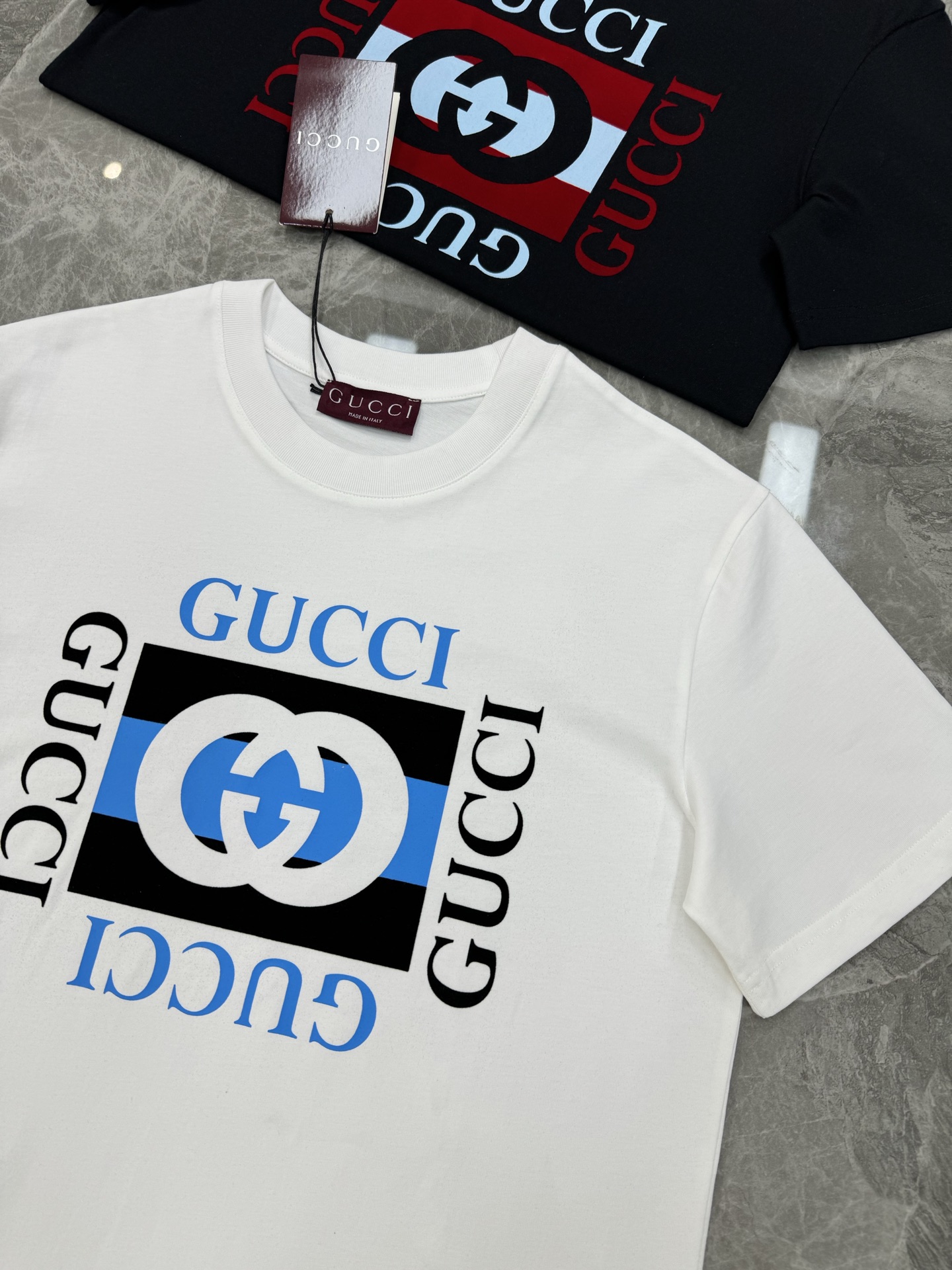 
        GUCC*潮牌25s新款圆领T恤.男女同款～潮人必备！胸前定制品牌图形烫画工艺.色彩减