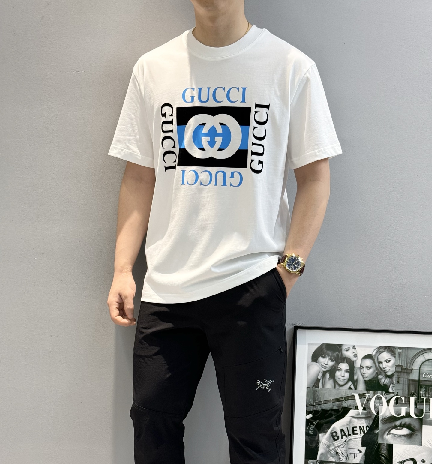 
        GUCC*潮牌25s新款圆领T恤.男女同款～潮人必备！胸前定制品牌图形烫画工艺.色彩减