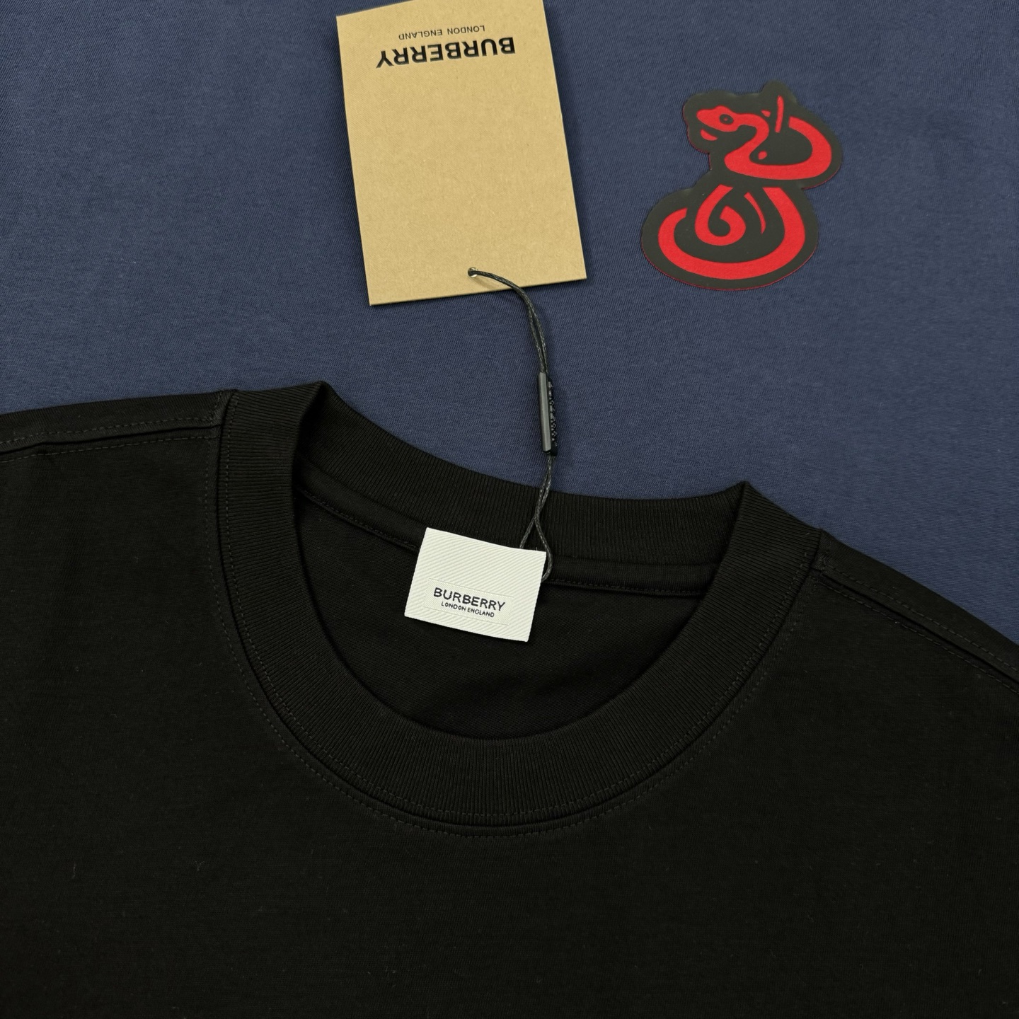 BBR*巴宝-莉2025s新品短袖T恤，宽松版型男女同款！新款造型立体植绒工艺.帅气时尚，简约百搭款。先