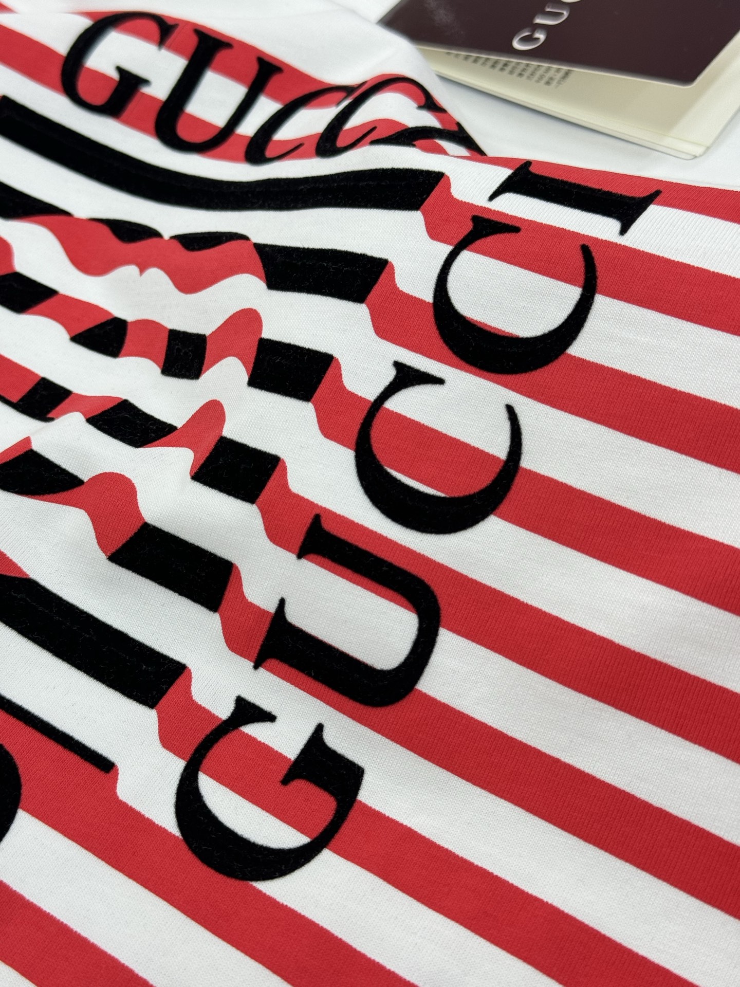 
        Gucci*古齐2025航海系列.男女同款！专柜同步！胸前采用条纹印花配gucci经典