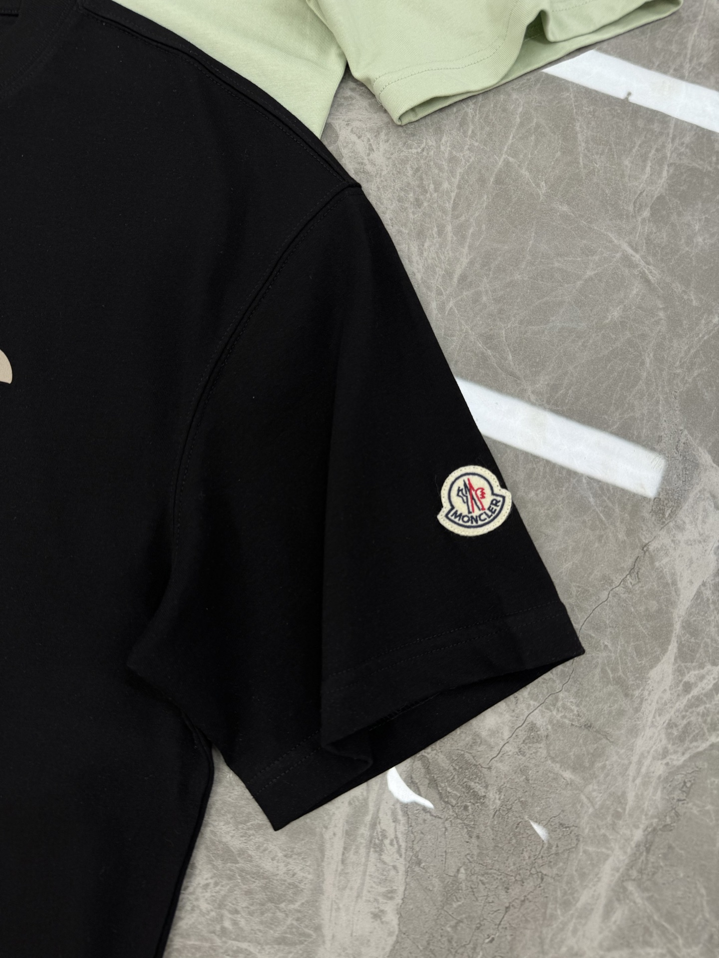 Moncle*蒙-口25s新款潮牌T恤.男女同款！胸口经典品牌字母图形立体视觉.经典款式烫画设计.耐看时