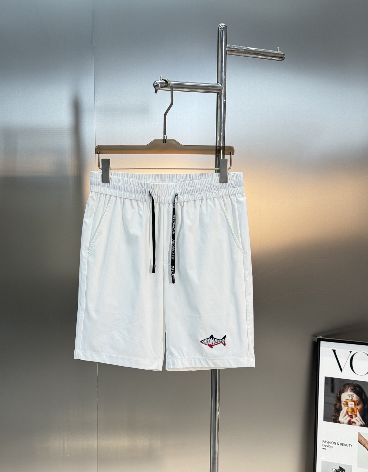 Moncler蒙口新款25s五分短裤！冰爽舒适.品牌LoGO鱼形绣花标识.经典字母搭配.后口袋小帽子章仔