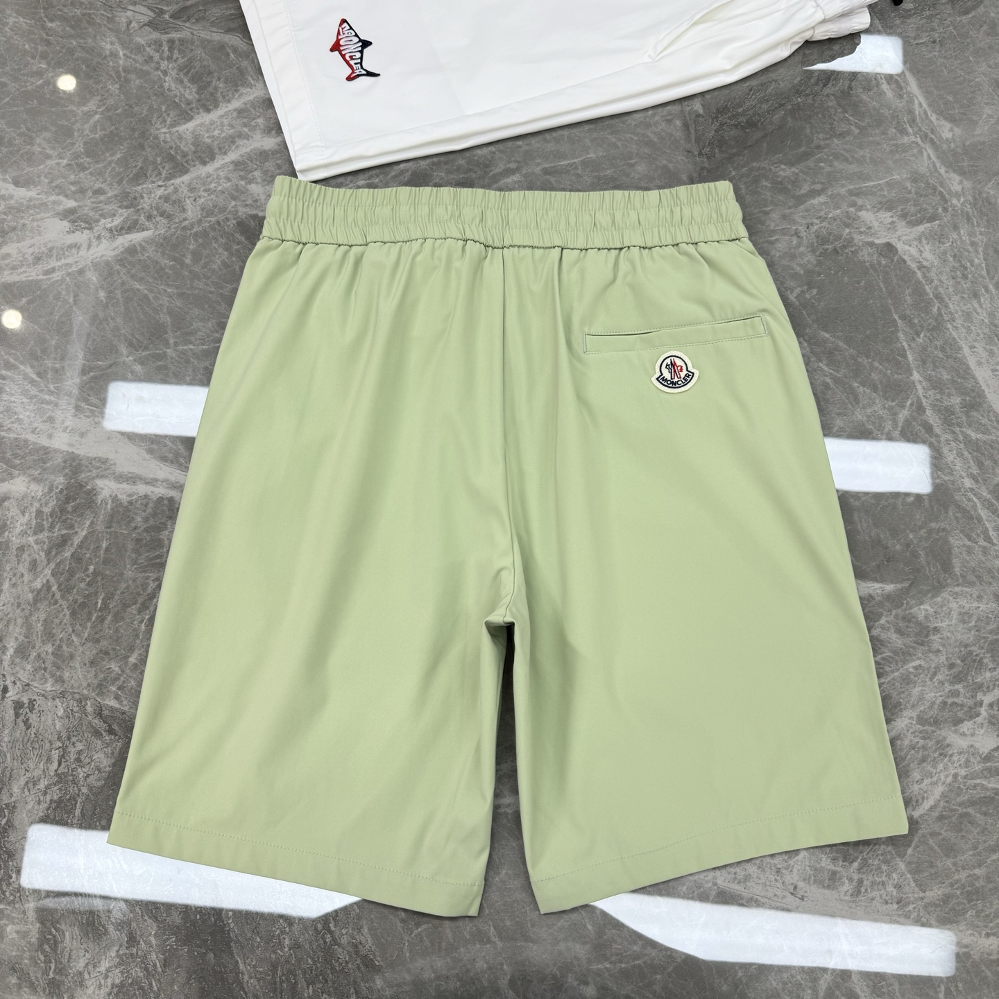 Moncler蒙口新款25s五分短裤！冰爽舒适.品牌LoGO鱼形绣花标识.经典字母搭配.后口袋小帽子章仔