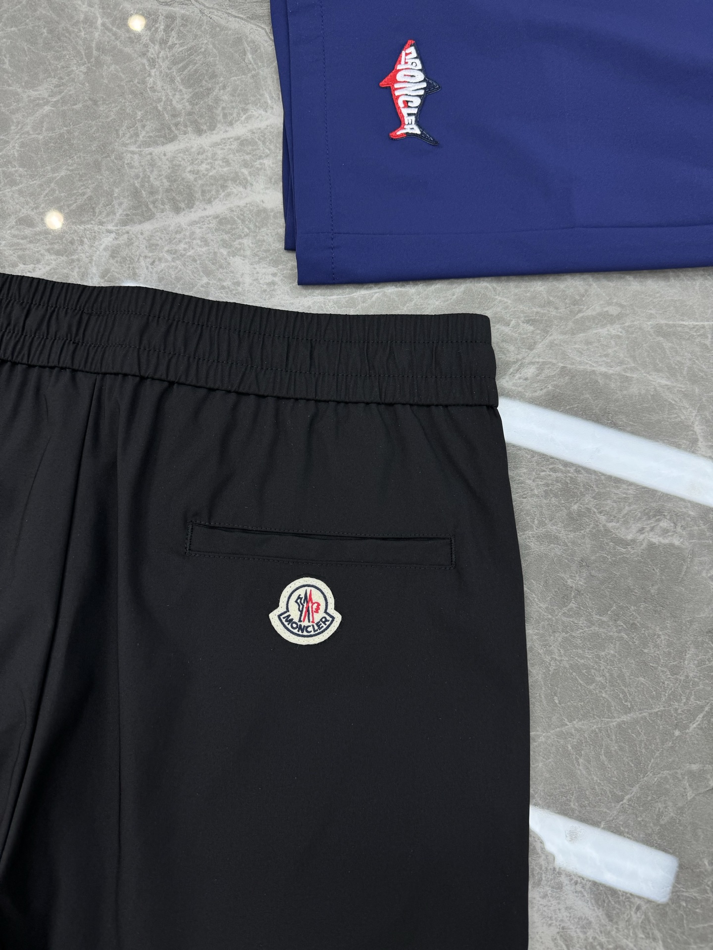 Moncler蒙口新款25s五分短裤！冰爽舒适.品牌LoGO鱼形绣花标识.经典字母搭配.后口袋小帽子章仔