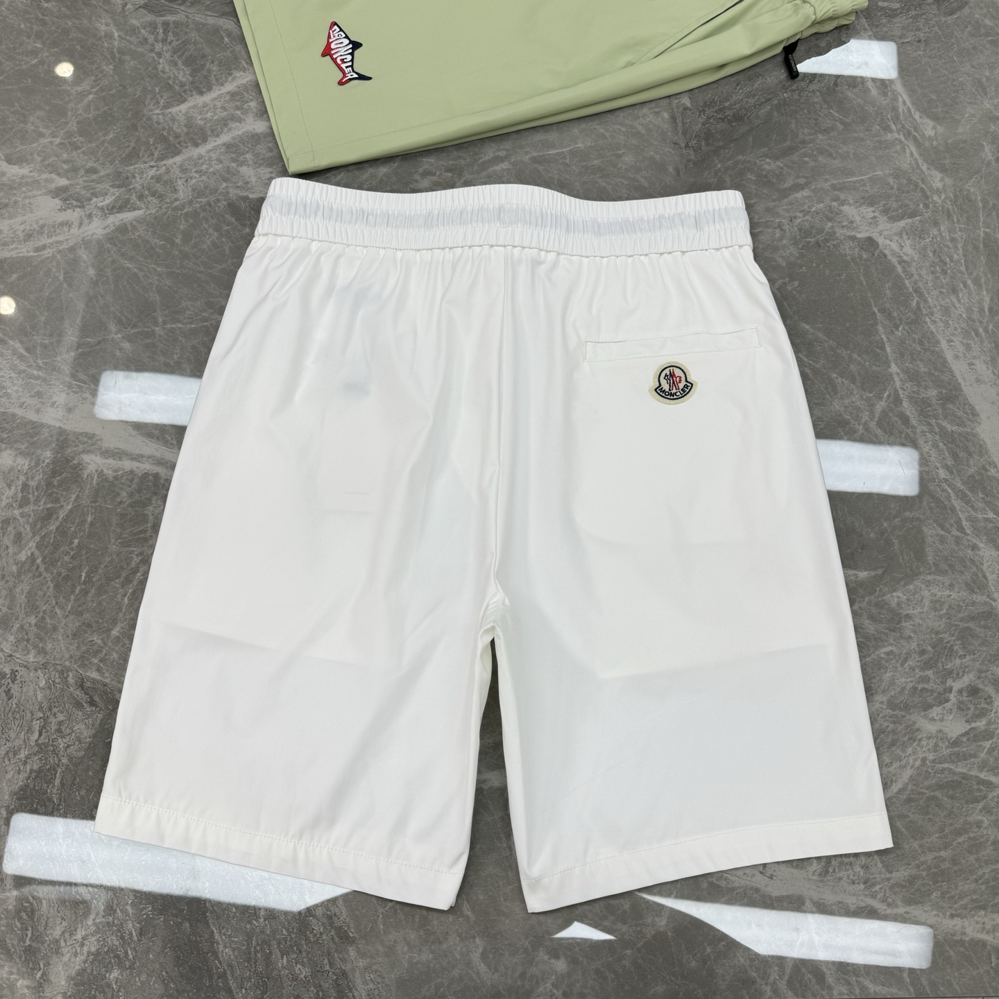 Moncler蒙口新款25s五分短裤！冰爽舒适.品牌LoGO鱼形绣花标识.经典字母搭配.后口袋小帽子章仔