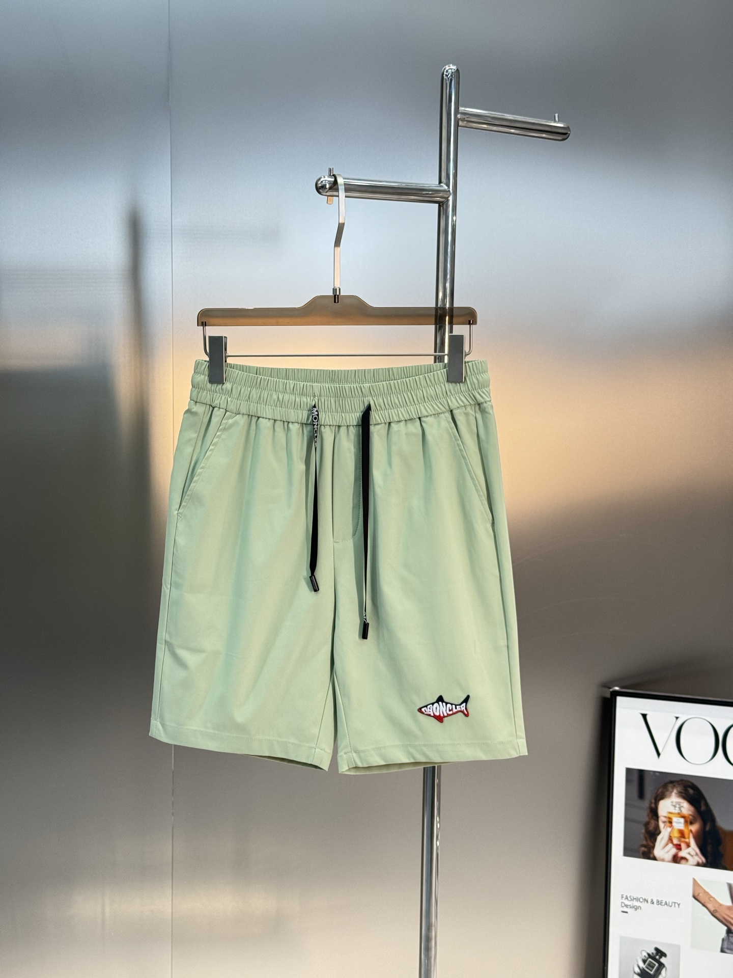 Moncler蒙口新款25s五分短裤！冰爽舒适.品牌LoGO鱼形绣花标识.经典字母搭配.后口袋小帽子章仔