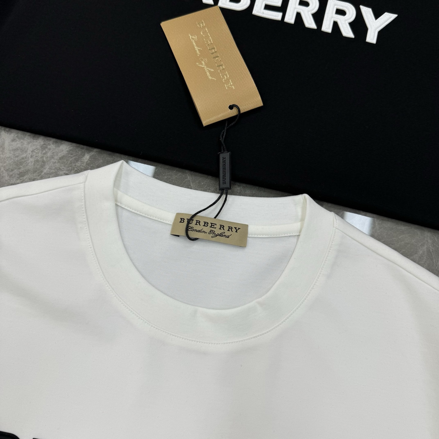 BBR*巴宝-莉25s新款丝光棉T恤.春夏来袭～轻熟男最爱款式！非常都市风～胸口简单logo字母设计.3