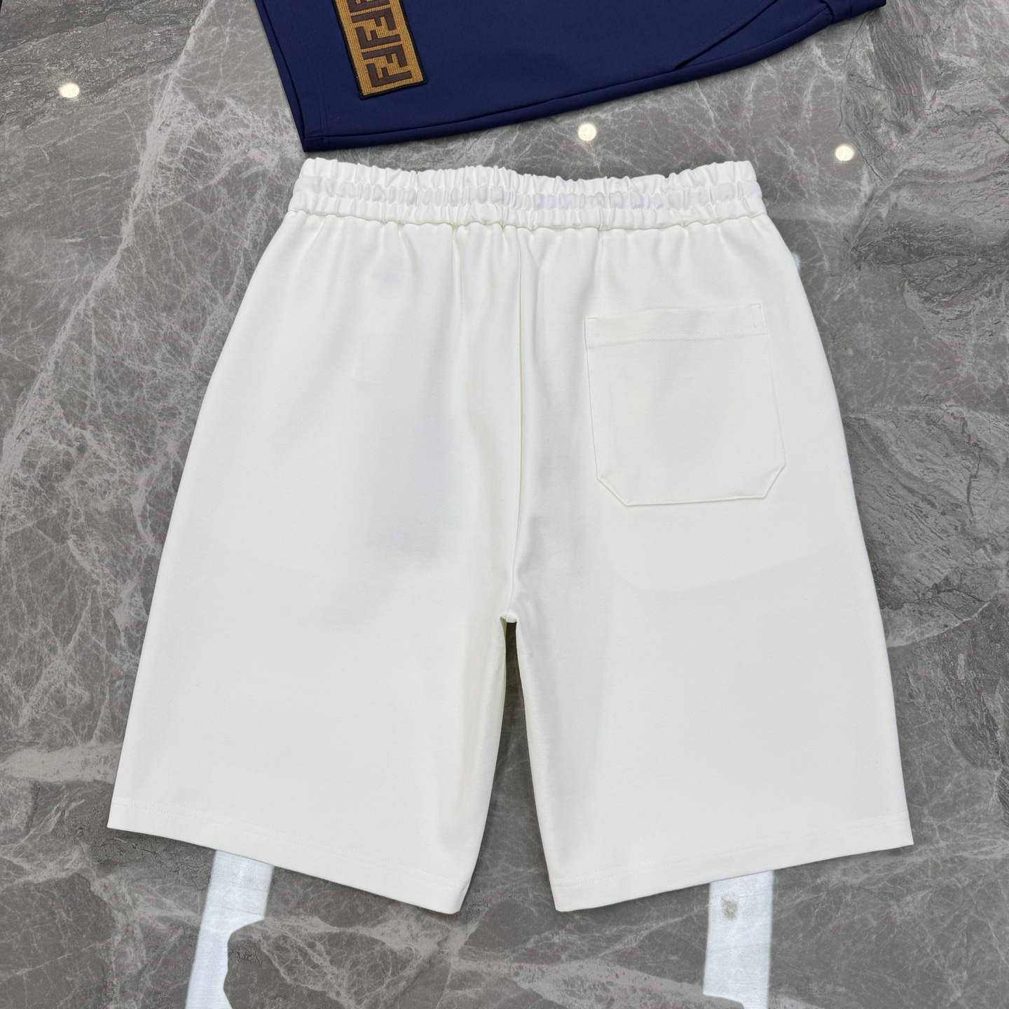 FEND*芬迪25s夏季情侣休闲五分抽绳短裤.非常强悍的FF字母绣花标识.提升裤子整体层次..优选高端锦