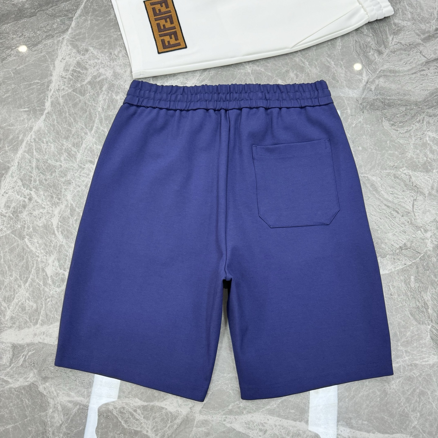 FEND*芬迪25s夏季情侣休闲五分抽绳短裤.非常强悍的FF字母绣花标识.提升裤子整体层次..优选高端锦