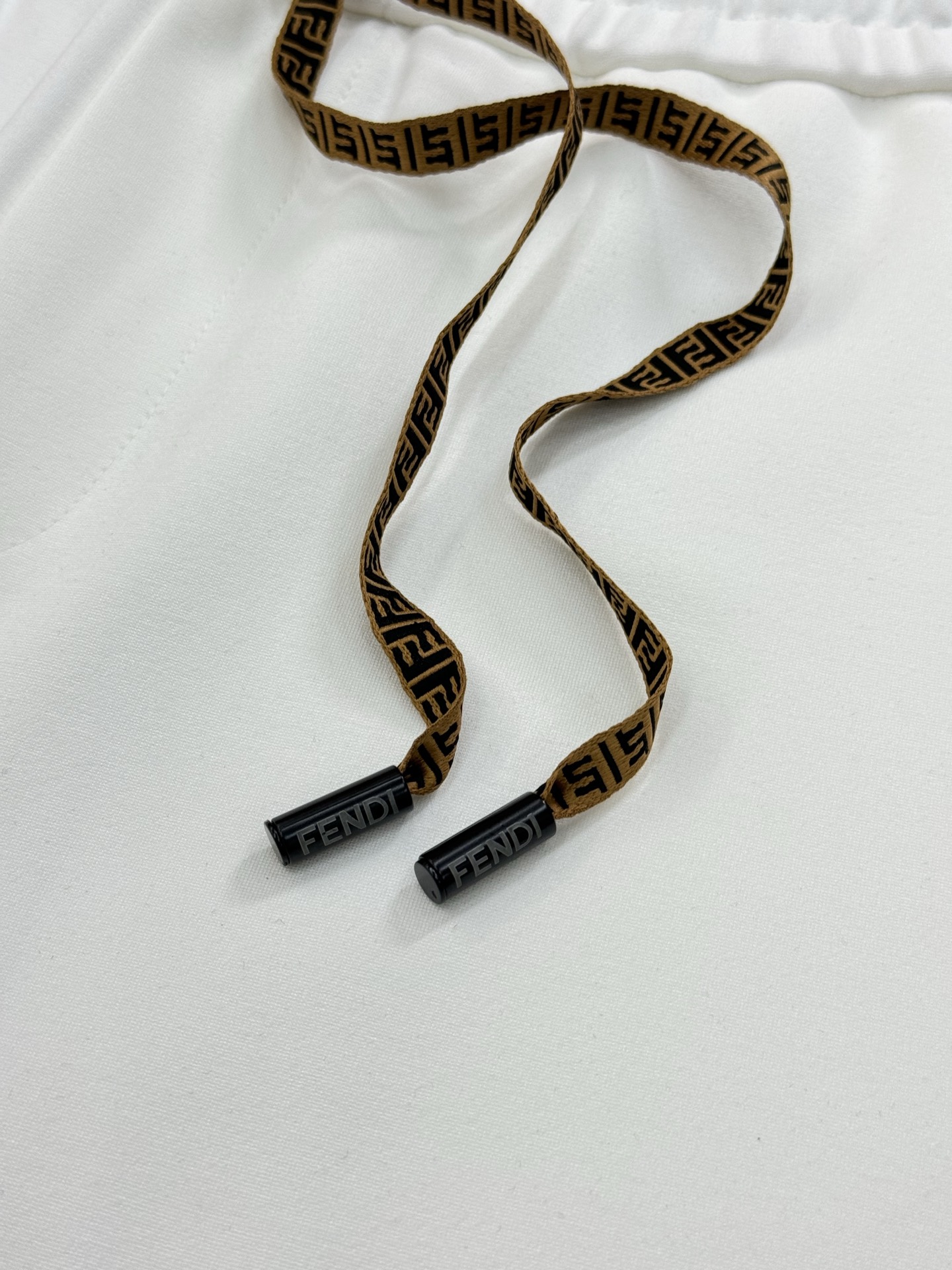 FEND*芬迪25s夏季情侣休闲五分抽绳短裤.非常强悍的FF字母绣花标识.提升裤子整体层次..优选高端锦