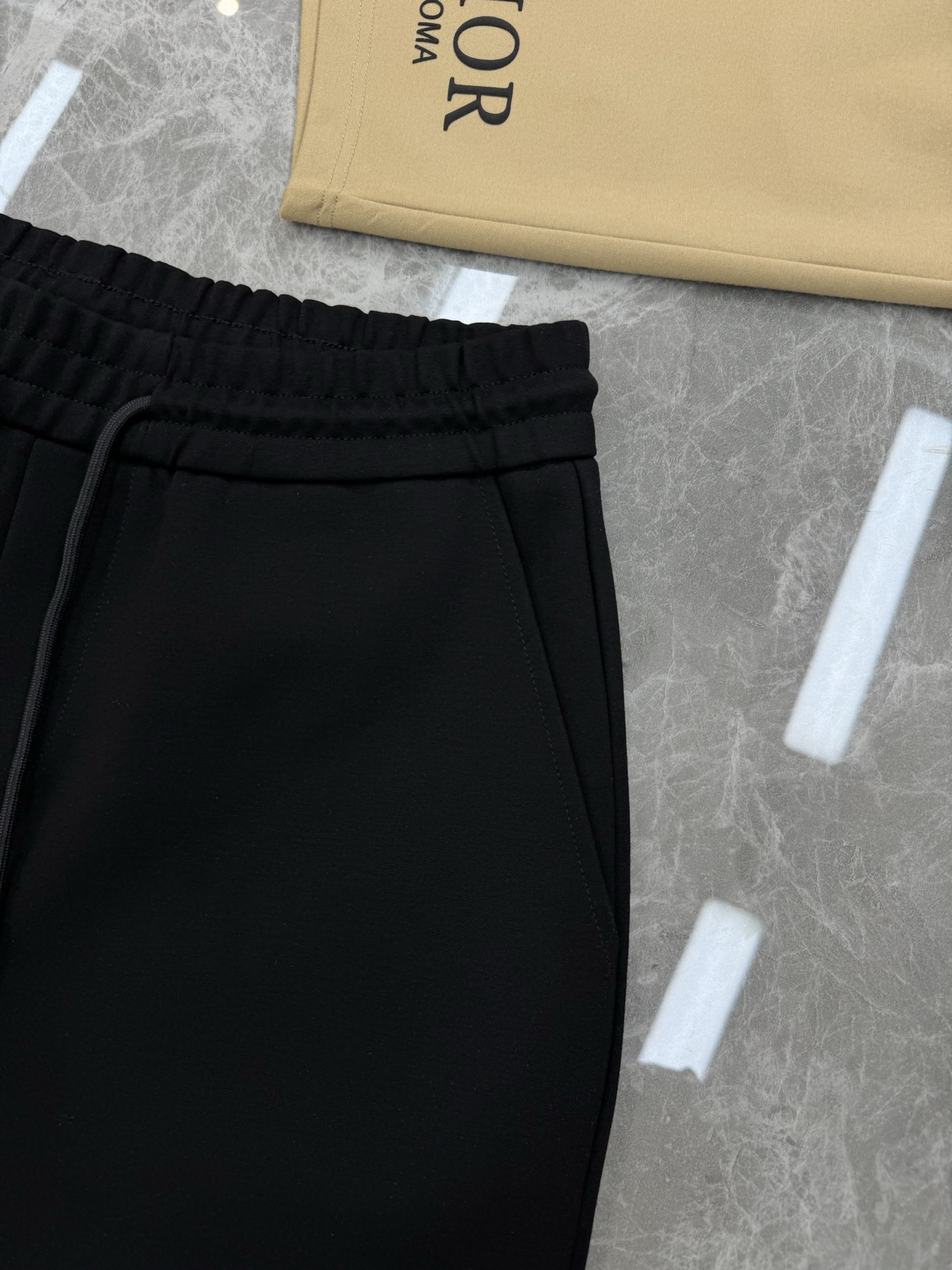 Dio*r迪-奥25s新款五分短裤.经典品牌字母基础款烫画设计.定制高端锦棉面料.面料品质高级舒适.质感